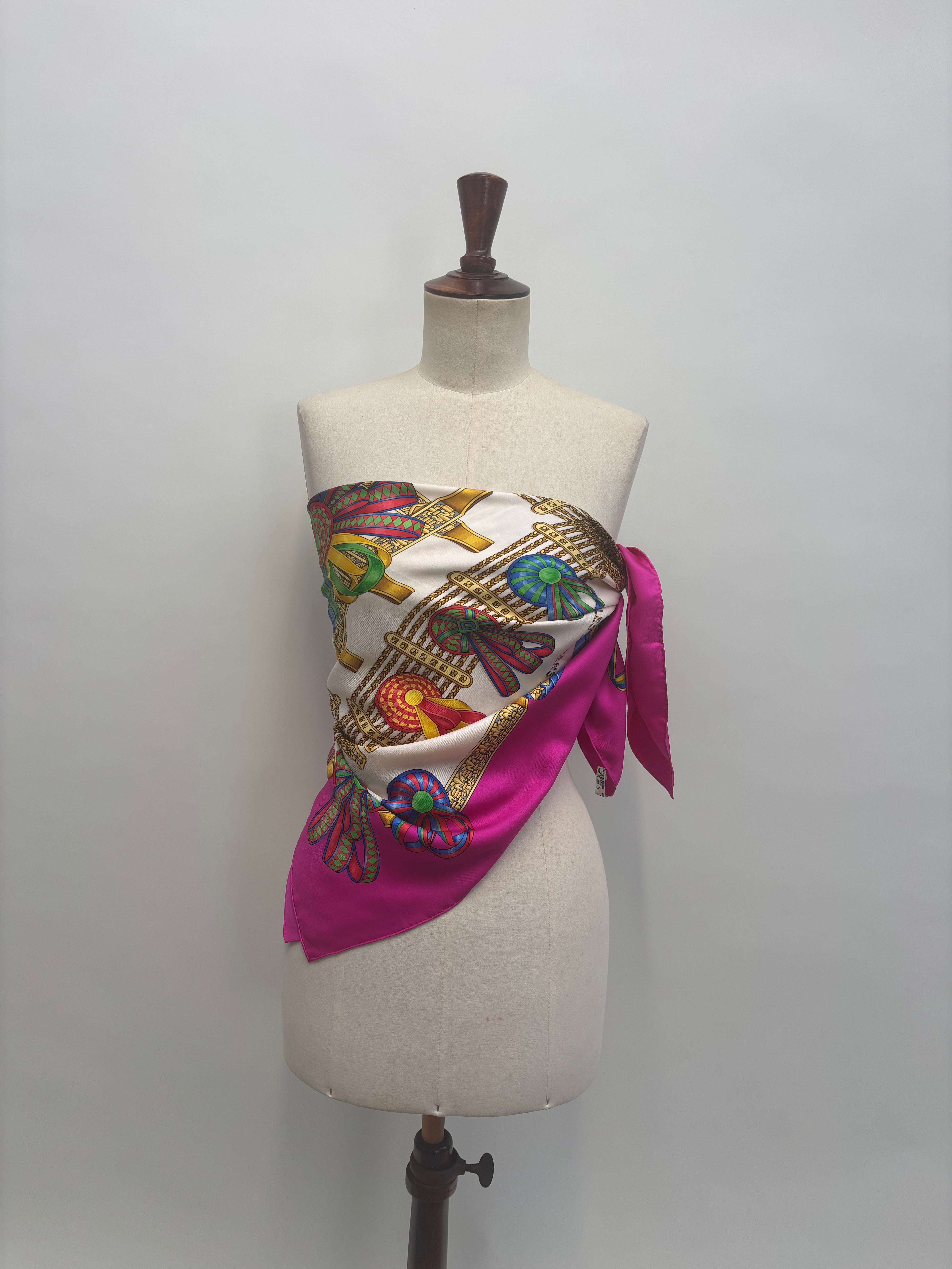 Hermès Vintage Silk Carré 90 Scarf Fuchsia Pink Multicolor Print