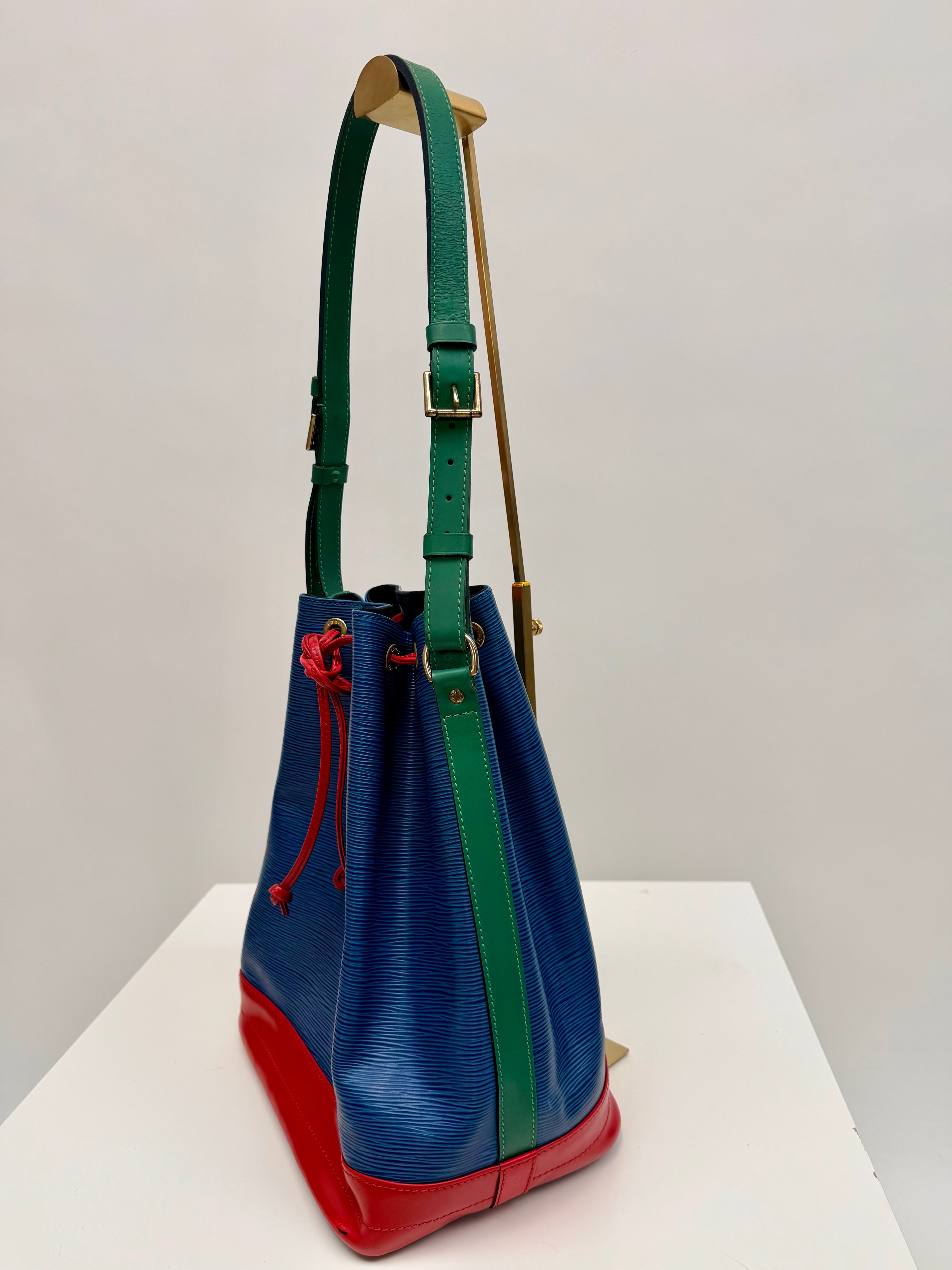 Louis Vuitton Noé Epi Leather Shoulder Bag Blue Multicolor