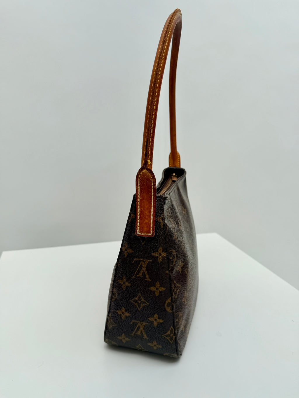 Louis Vuitton Looping MM Monogram Shoulder Bag