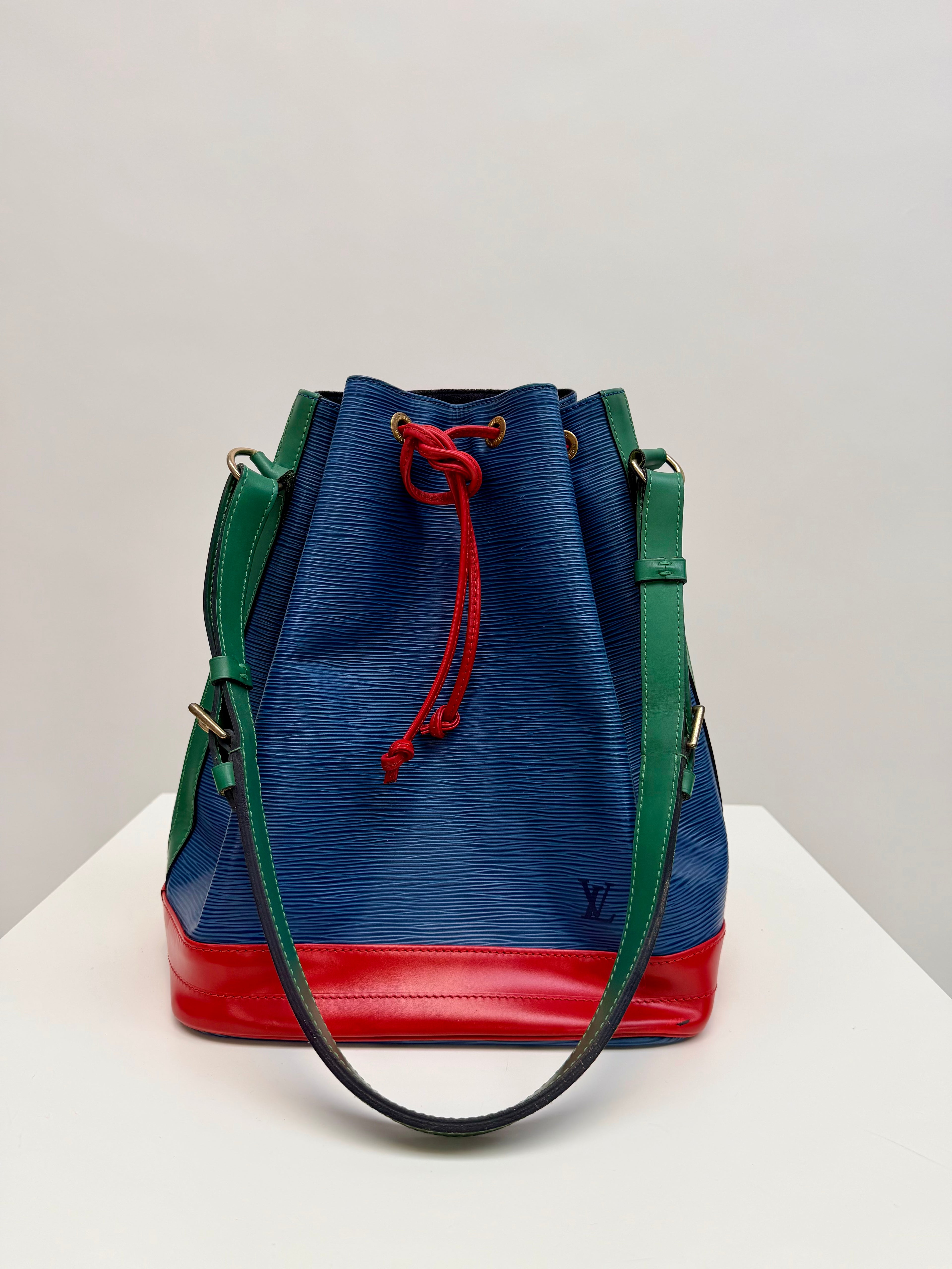 Louis Vuitton Noé Epi Leather Shoulder Bag Blue Multicolor