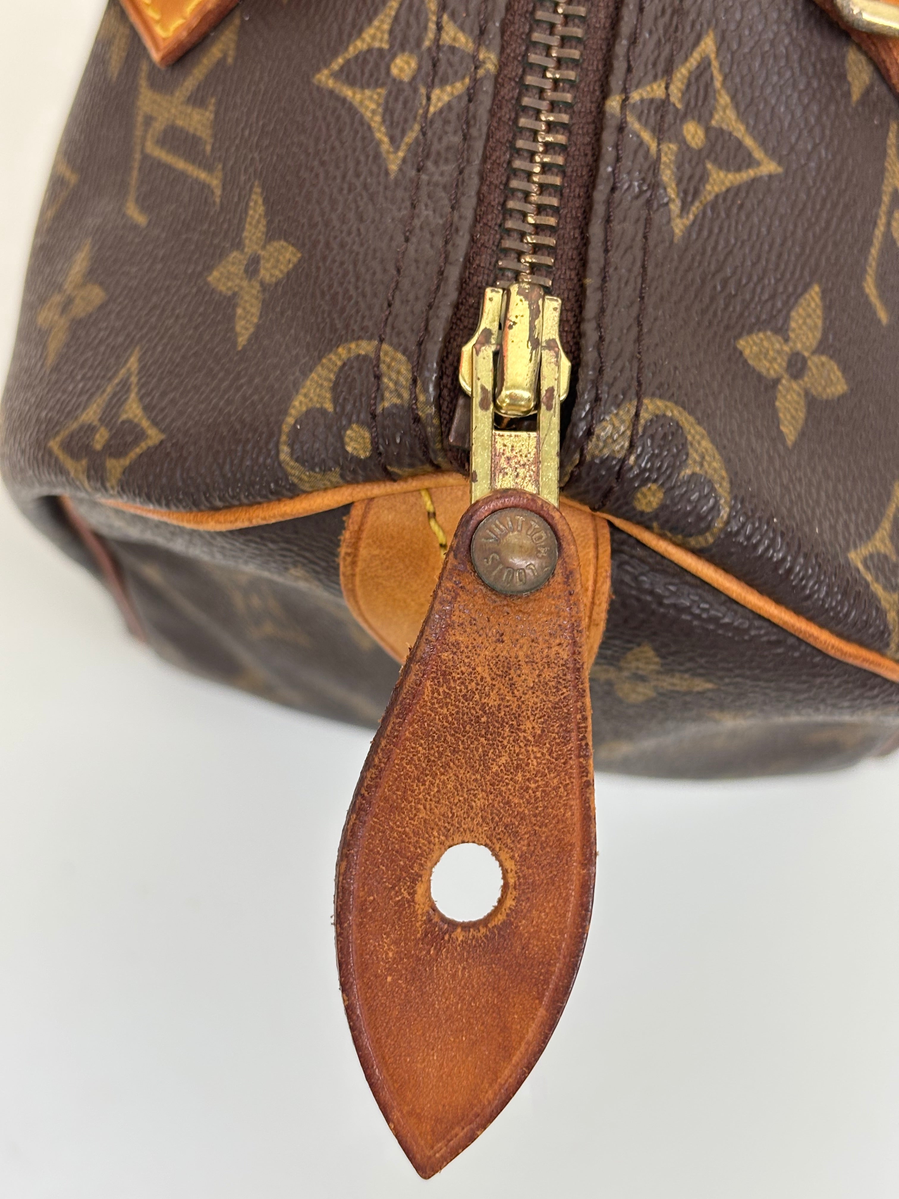 Louis Vuitton Speedy 25 Monogram 2001 Made in France Timeless Vintage Classic