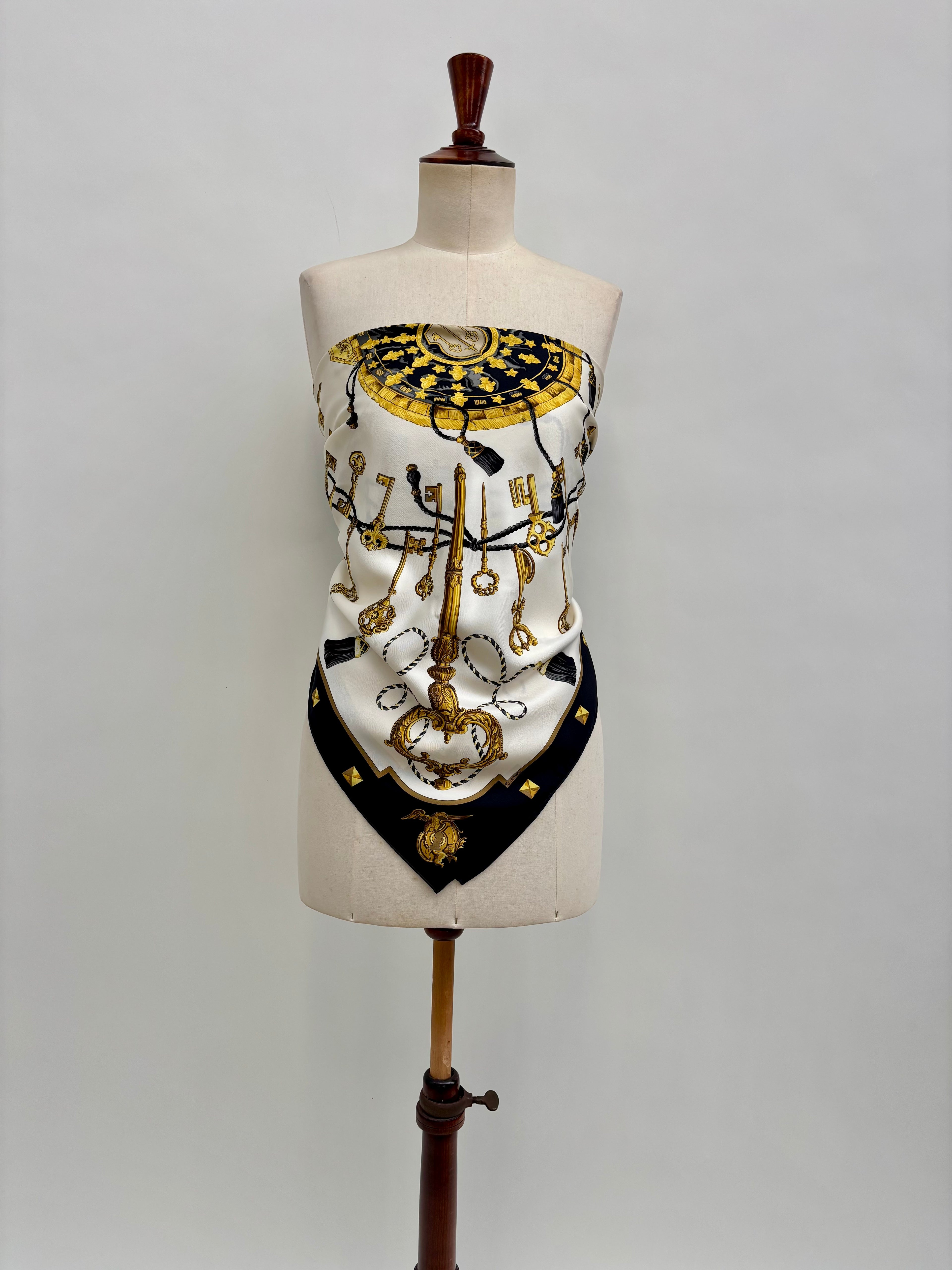 Hermès Les Clés Silk Scarf 90x90 Black Gold Vintage Carré Designer Luxury Key Motif