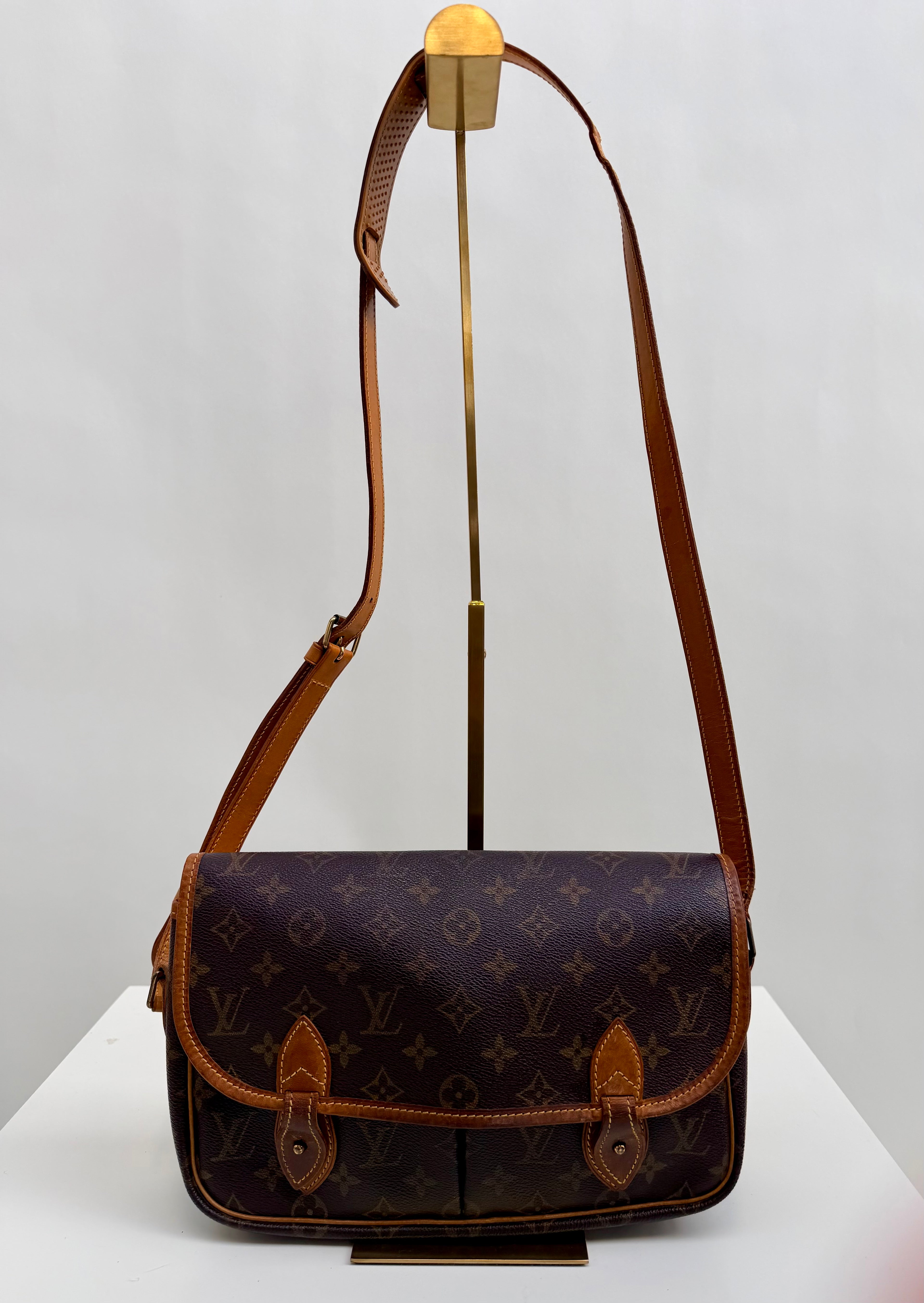 Louis Vuitton Gibecière MM Brown Monogram Crossbody Bag
