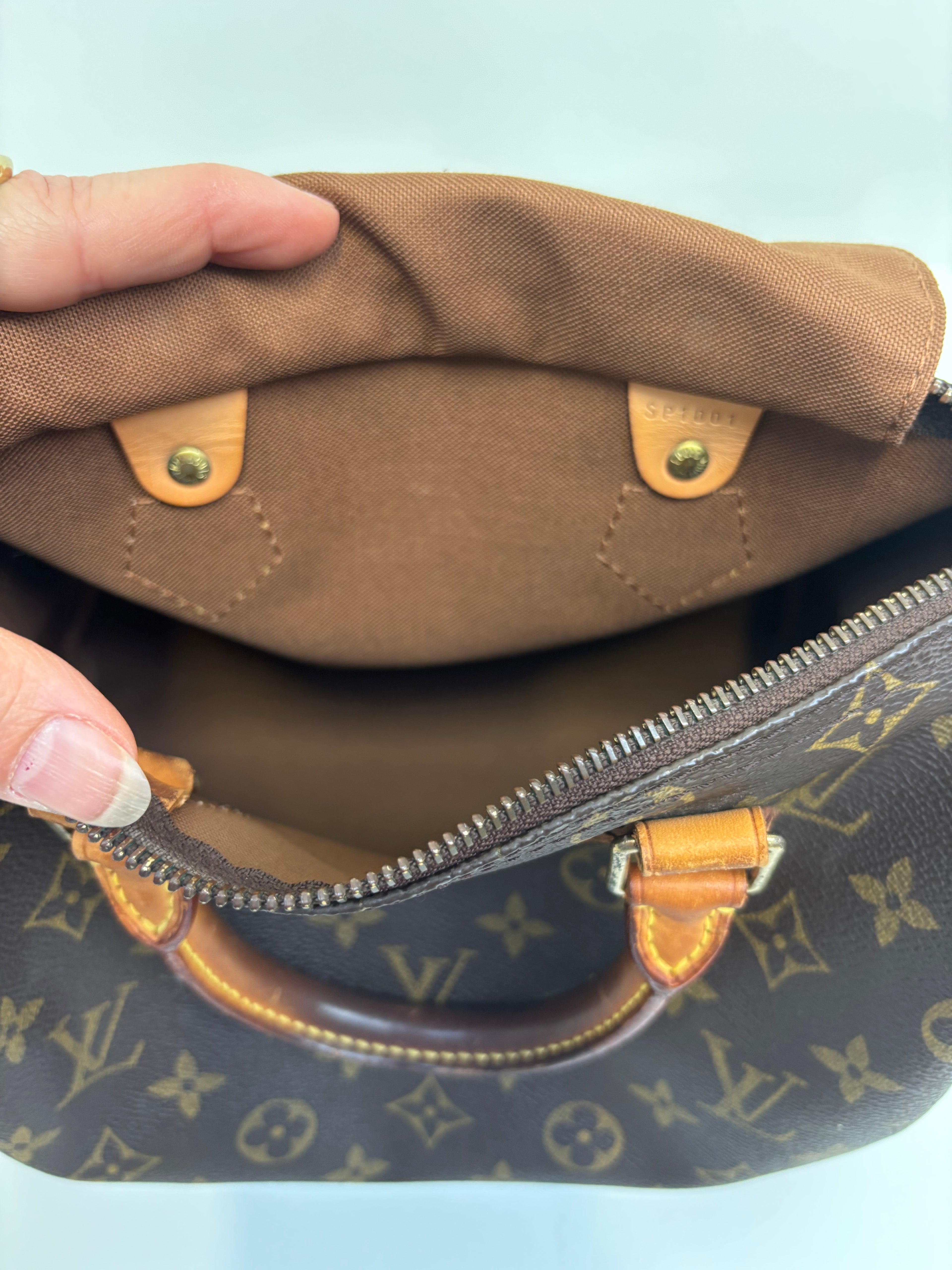 Louis Vuitton Speedy 25 Monogram 2001 Made in France Timeless Vintage Classic