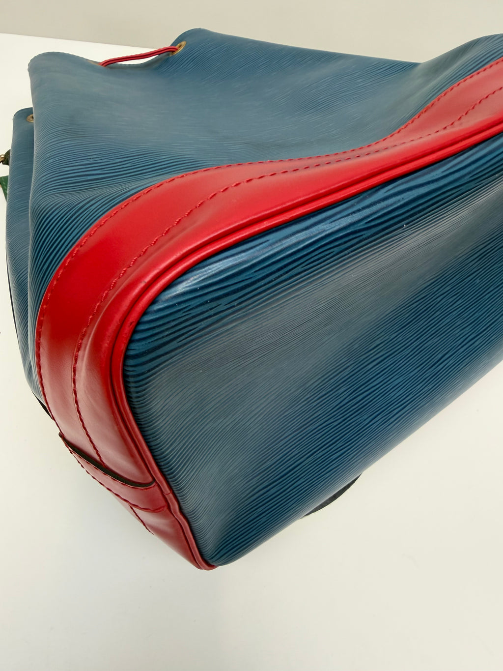 Louis Vuitton Noé Epi Leather Shoulder Bag Blue Multicolor