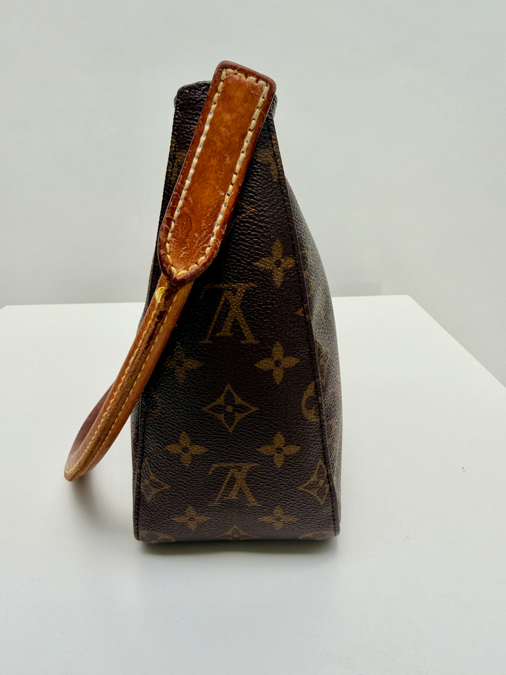 Louis Vuitton Looping MM Monogram Shoulder Bag