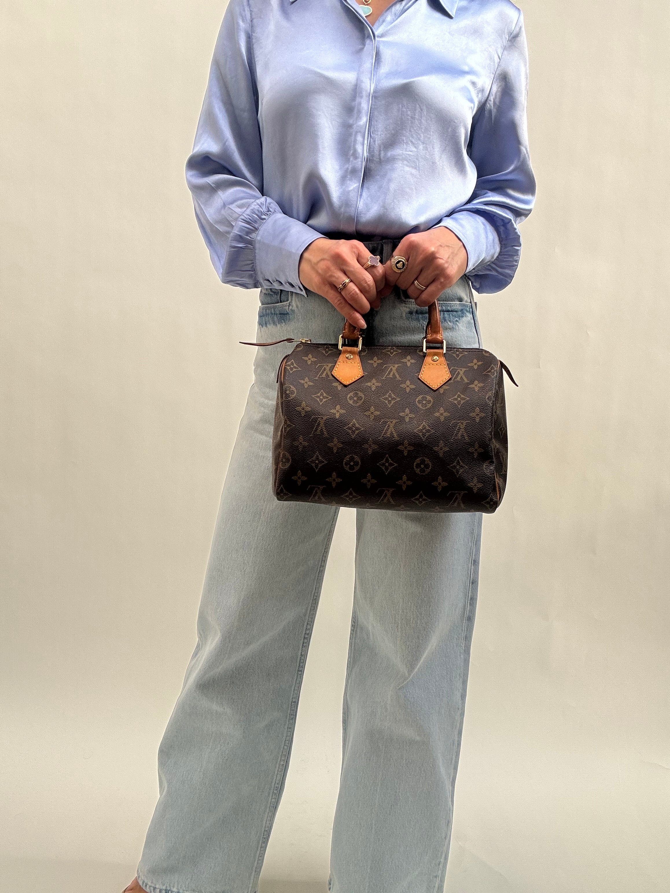Louis Vuitton Speedy 25 Monogram 2001 Made in France Timeless Vintage Classic