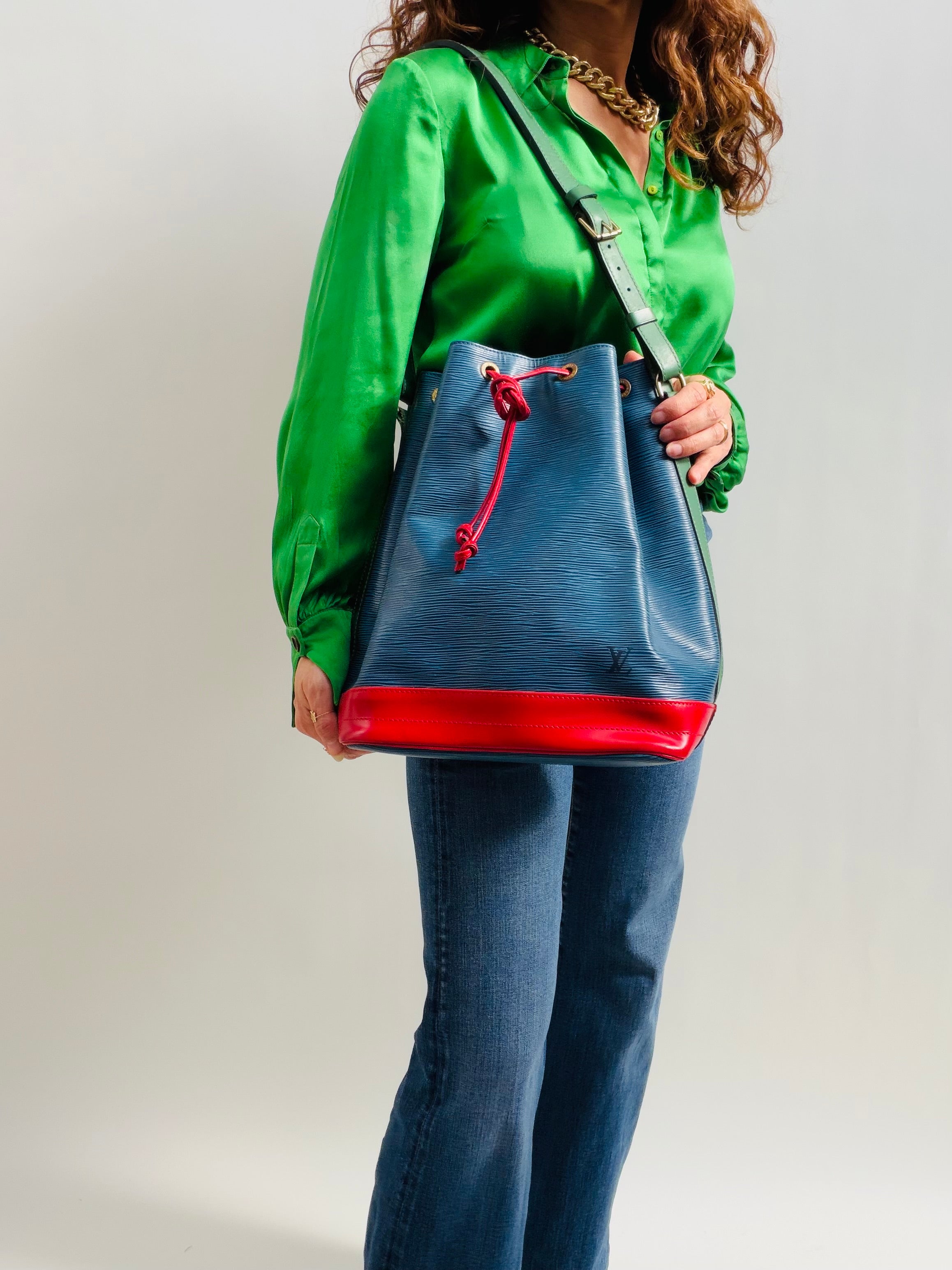 Louis Vuitton Noé Epi Leather Shoulder Bag Blue Multicolor