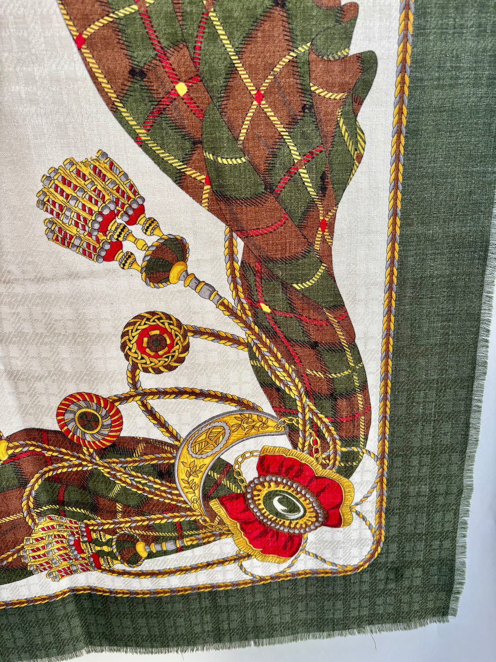 Gucci Luxury Oversized Wool Silk Scarf 135x135 Green Brown