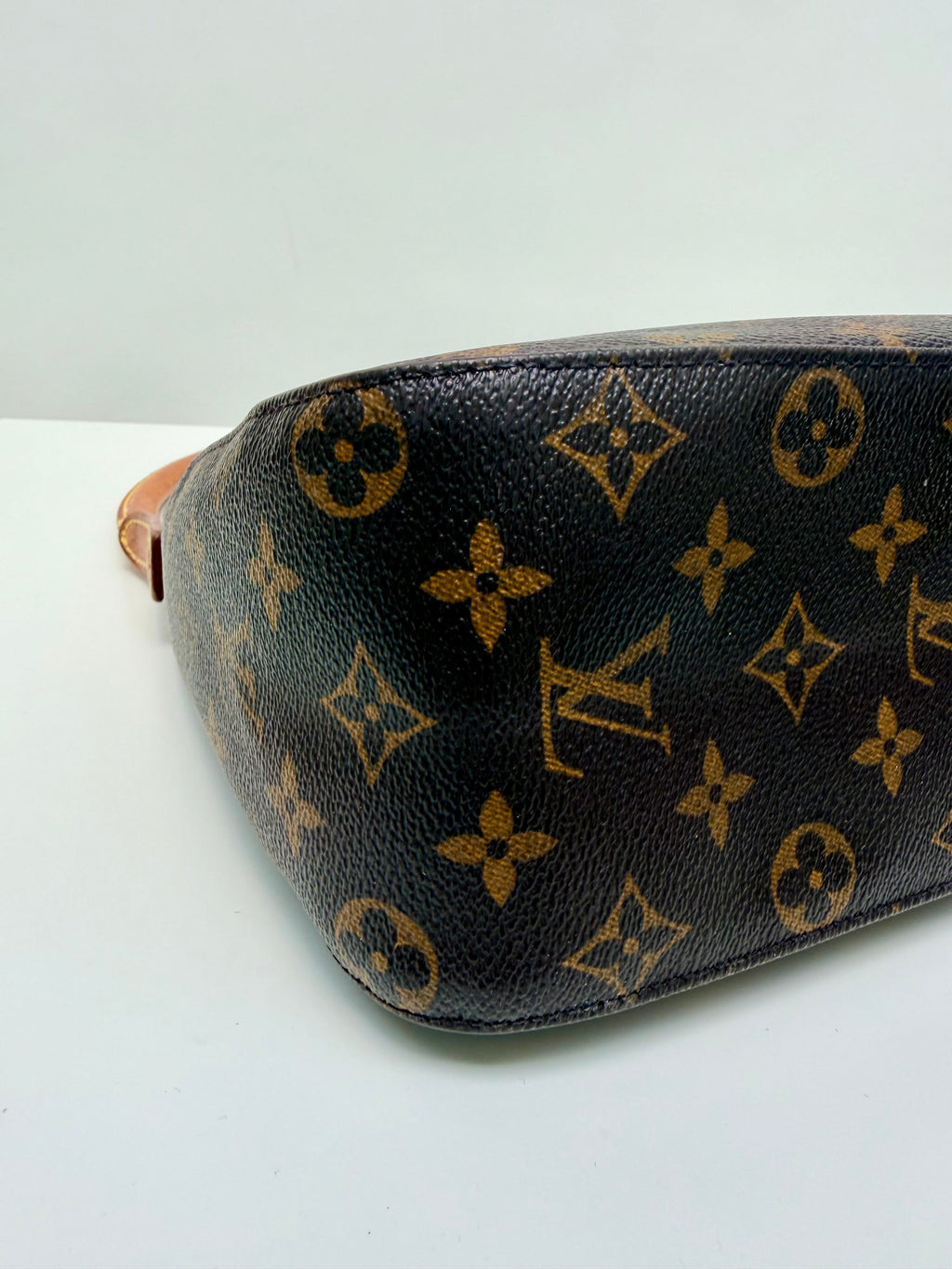 Louis Vuitton Looping MM Monogram Shoulder Bag