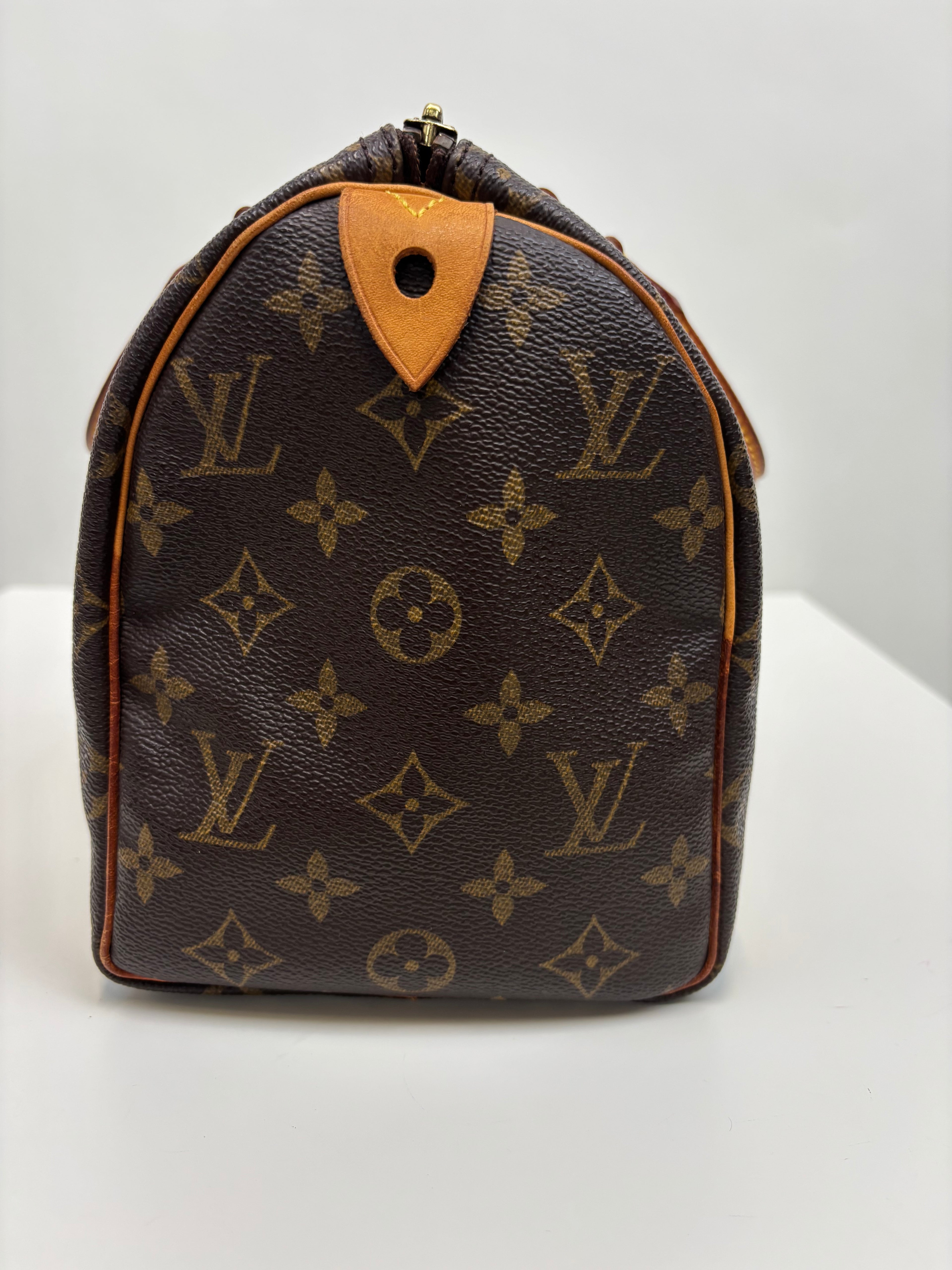 Louis Vuitton Speedy 25 Monogram 2001 Made in France Timeless Vintage Classic