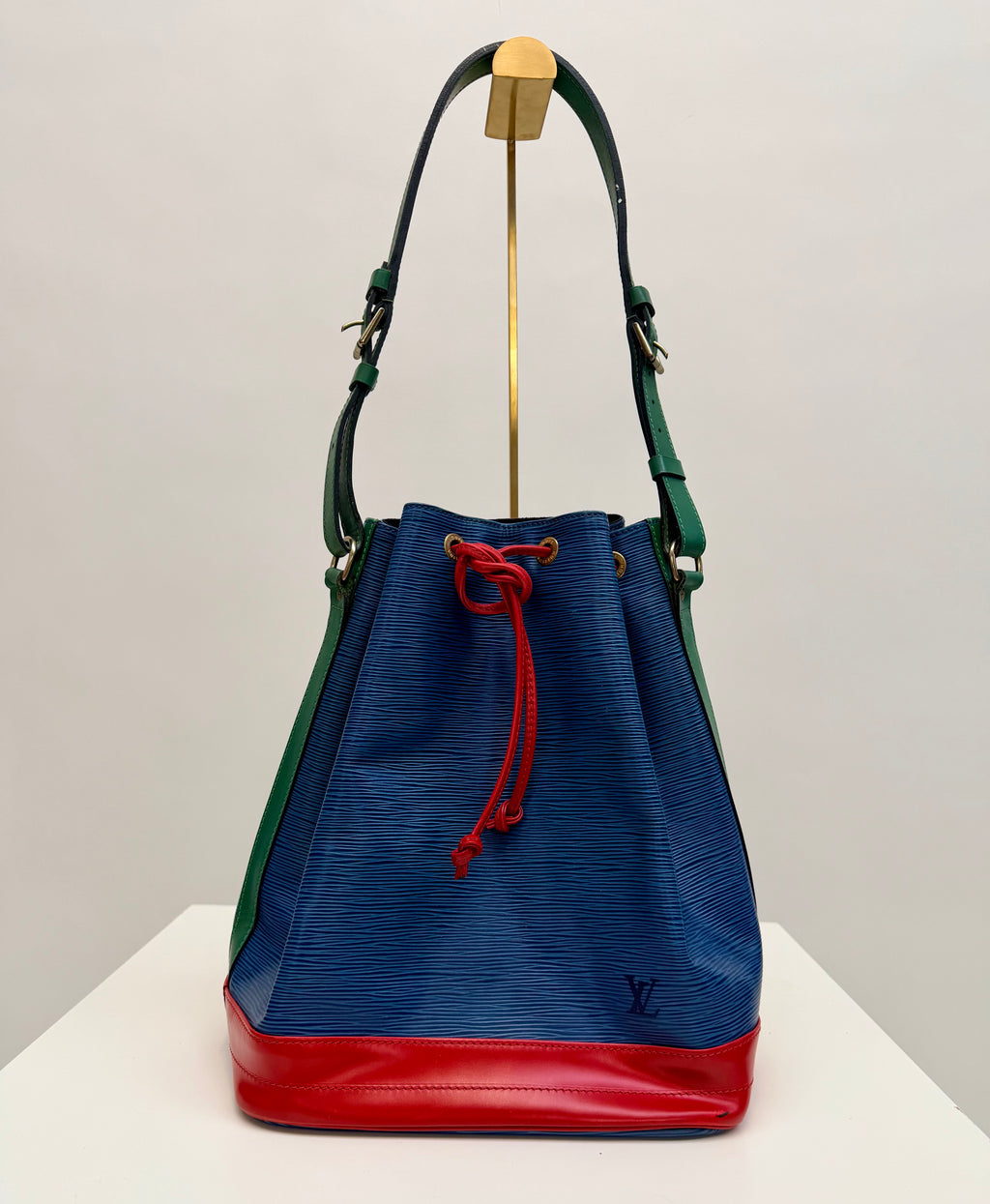 Louis Vuitton Noé Epi Leather Shoulder Bag Blue Multicolor
