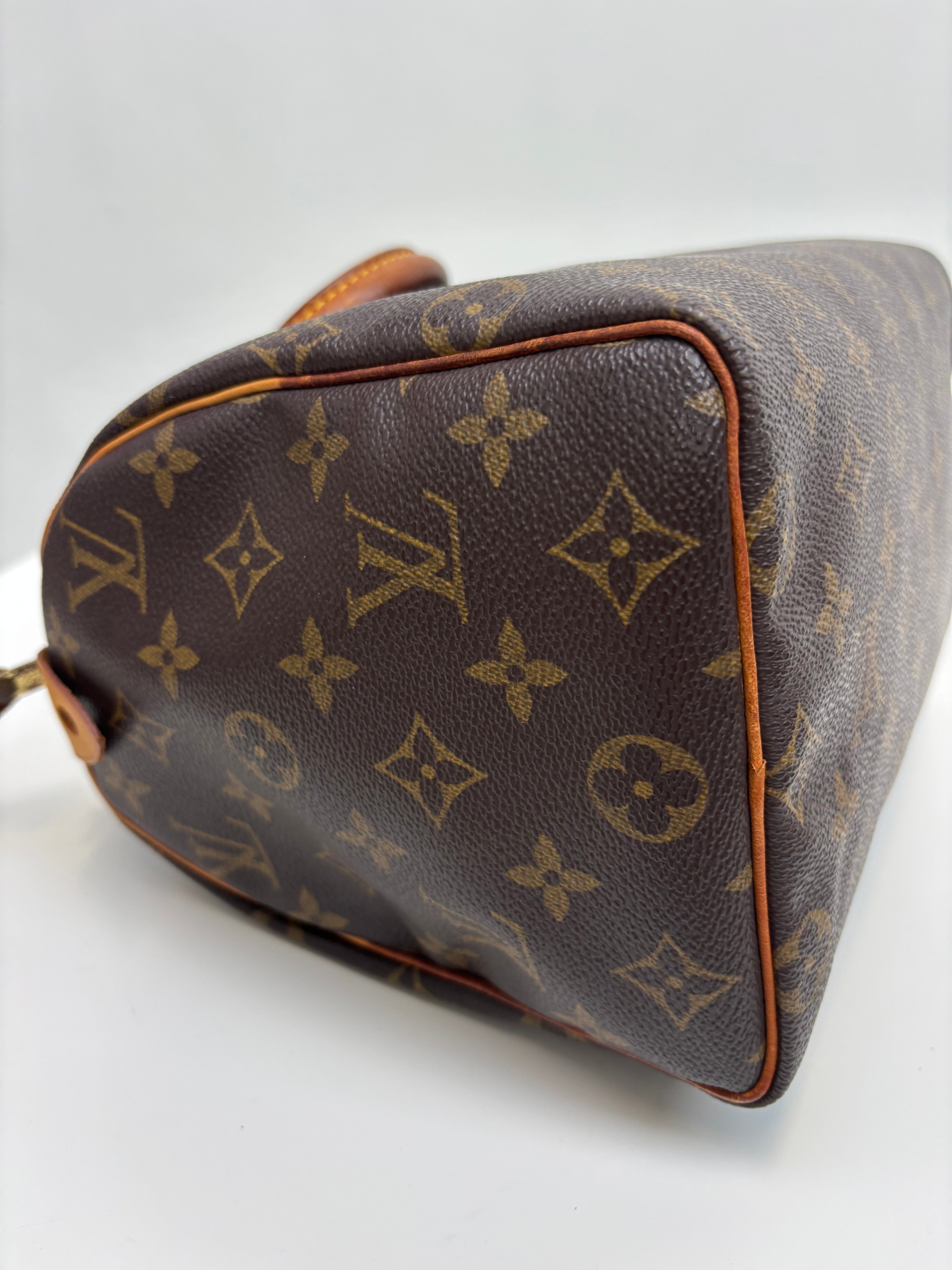 Louis Vuitton Speedy 25 Monogram 2001 Made in France Timeless Vintage Classic