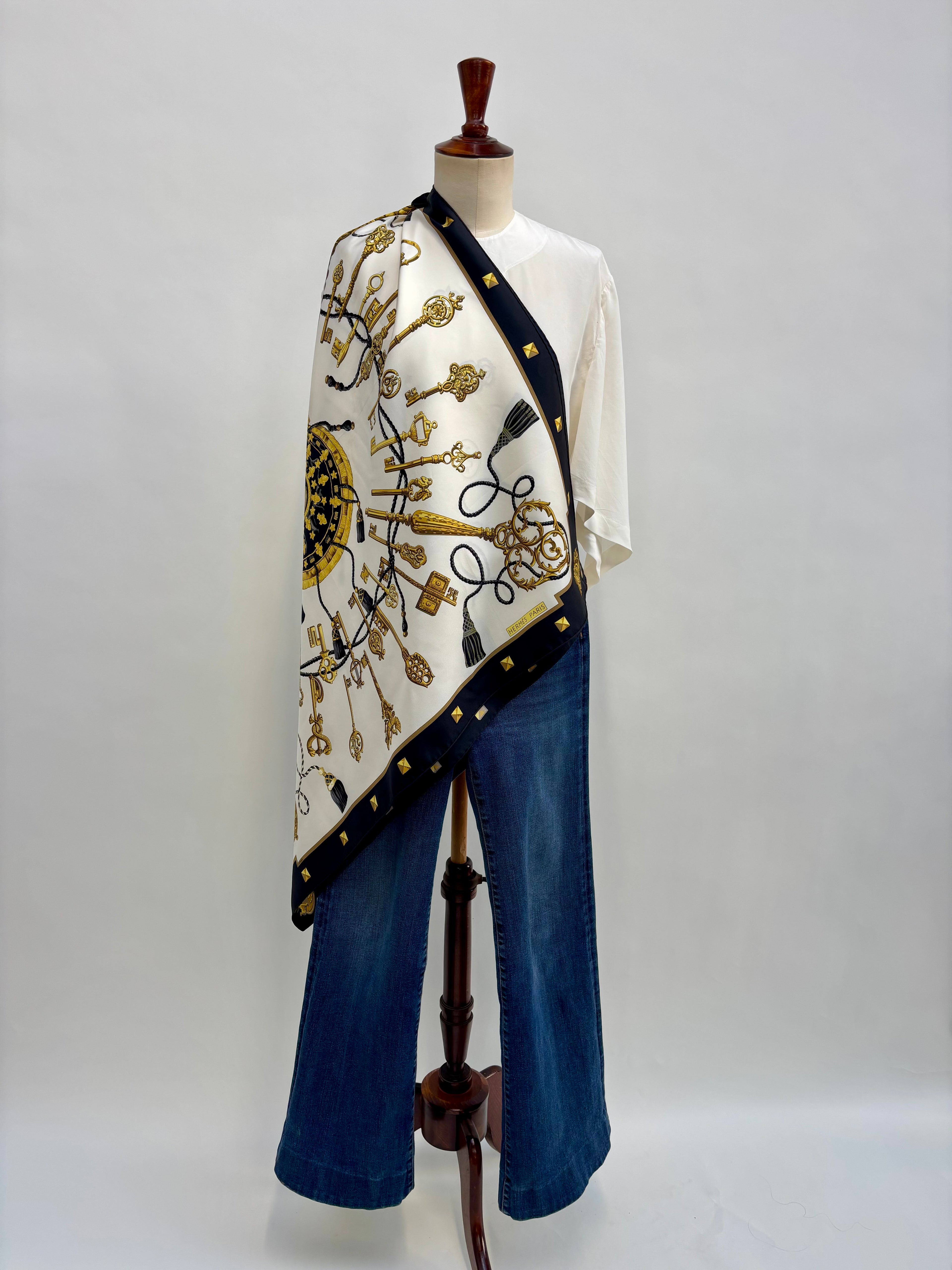 Hermès Les Clés Silk Scarf 90x90 Black Gold Vintage Carré Designer Luxury Key Motif