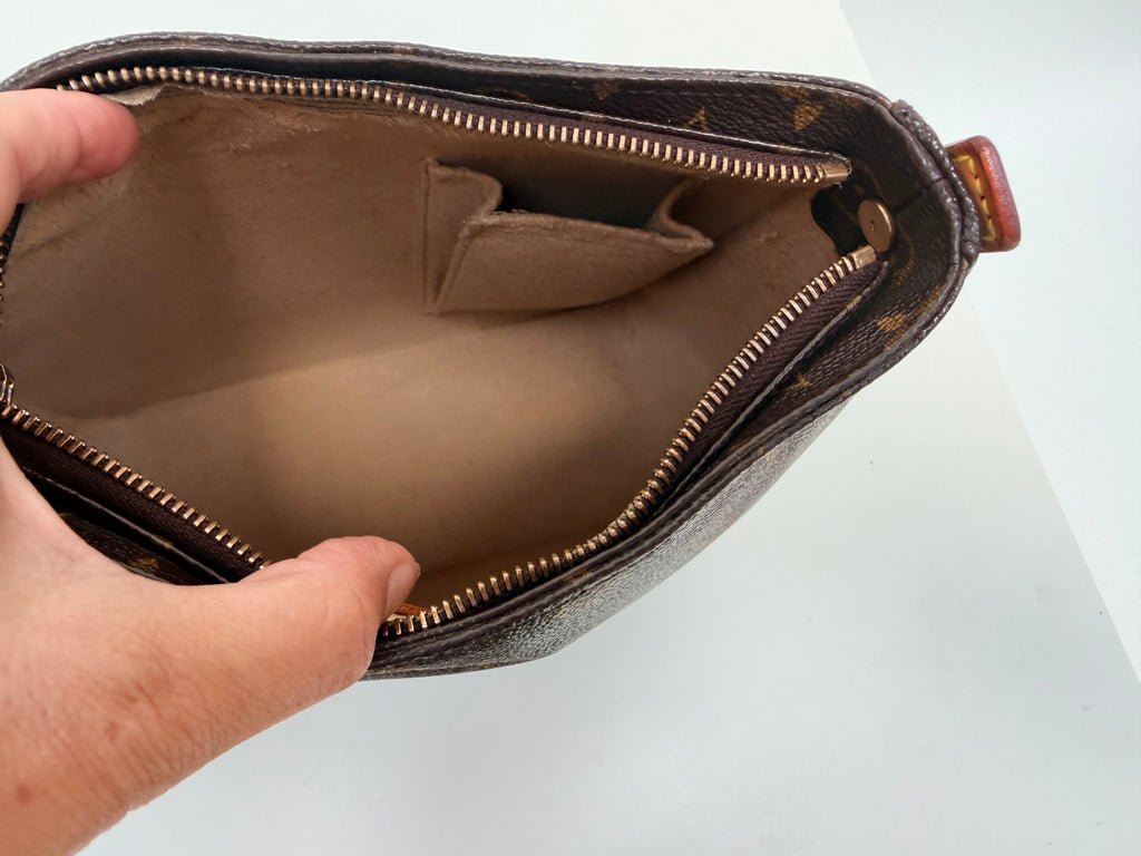 Louis Vuitton Looping MM Monogram Shoulder Bag