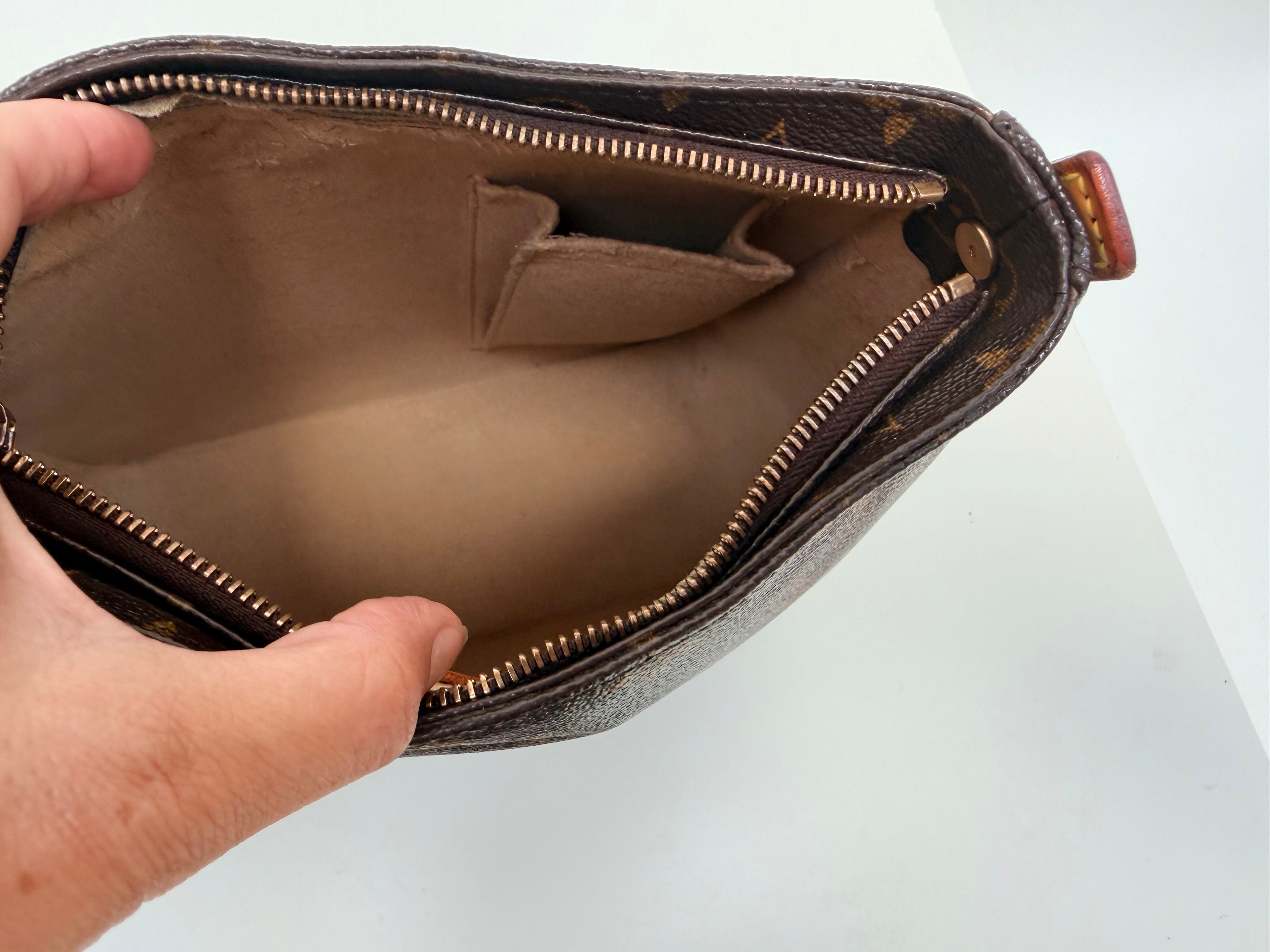 Louis Vuitton Looping MM Monogram Shoulder Bag