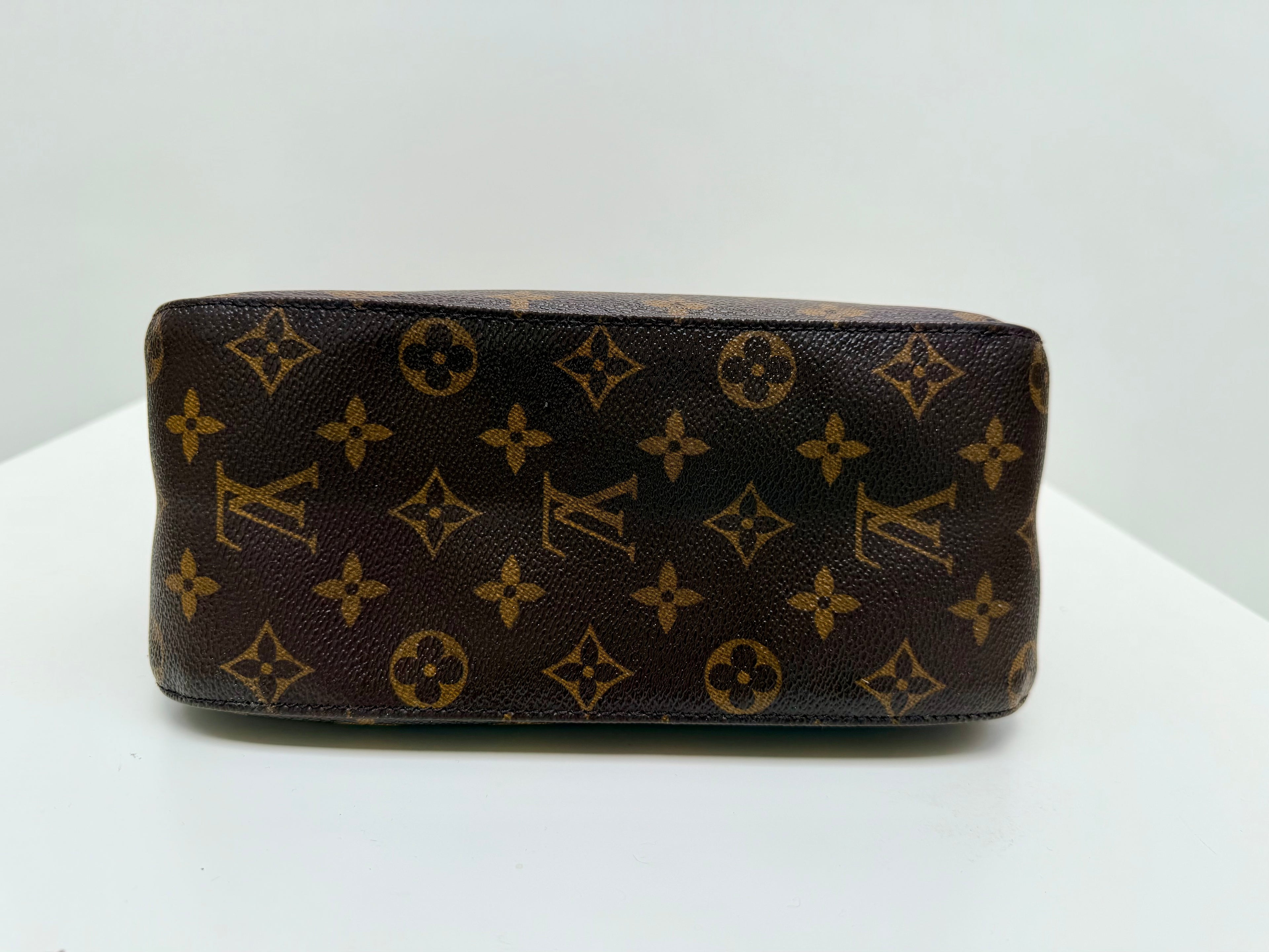 Louis Vuitton Looping MM Monogram Shoulder Bag
