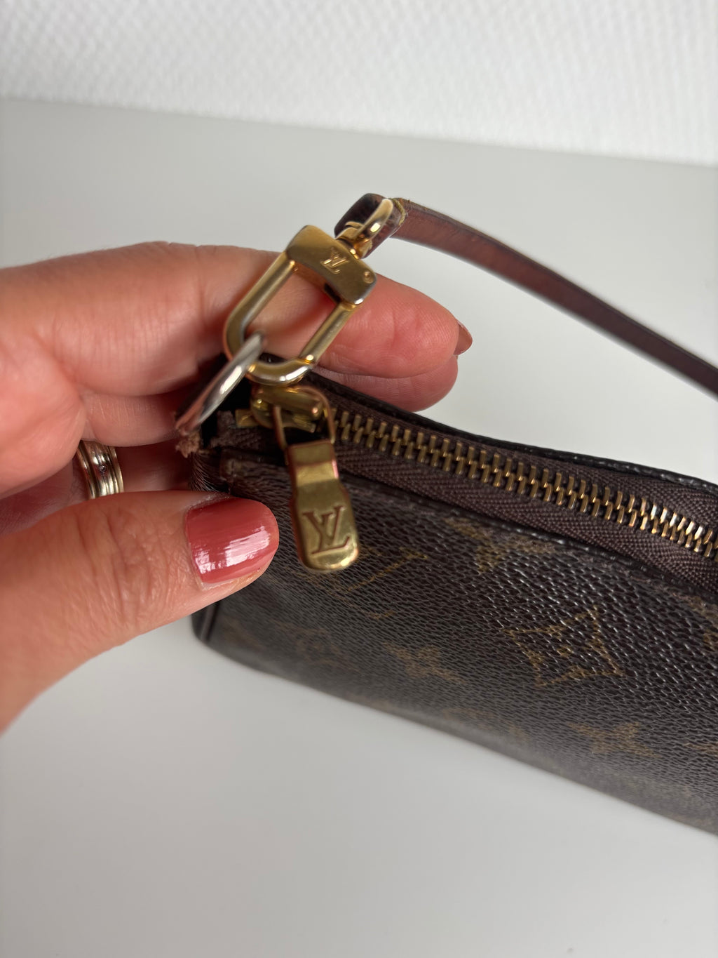 Louis Vuitton Pochette Accessoires Monogram Canvas Handbag