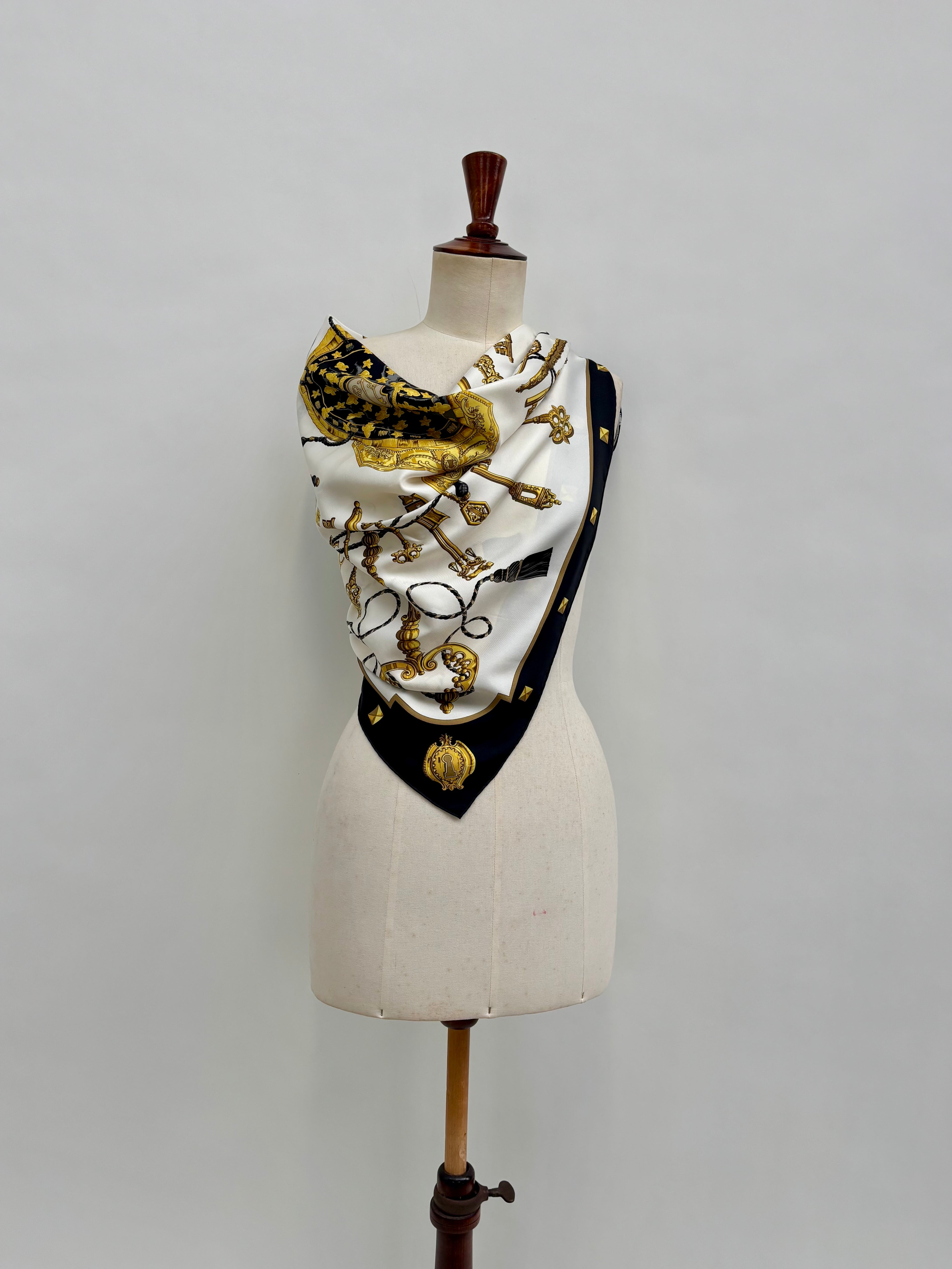 Hermès Les Clés Silk Scarf 90x90 Black Gold Vintage Carré Designer Luxury Key Motif