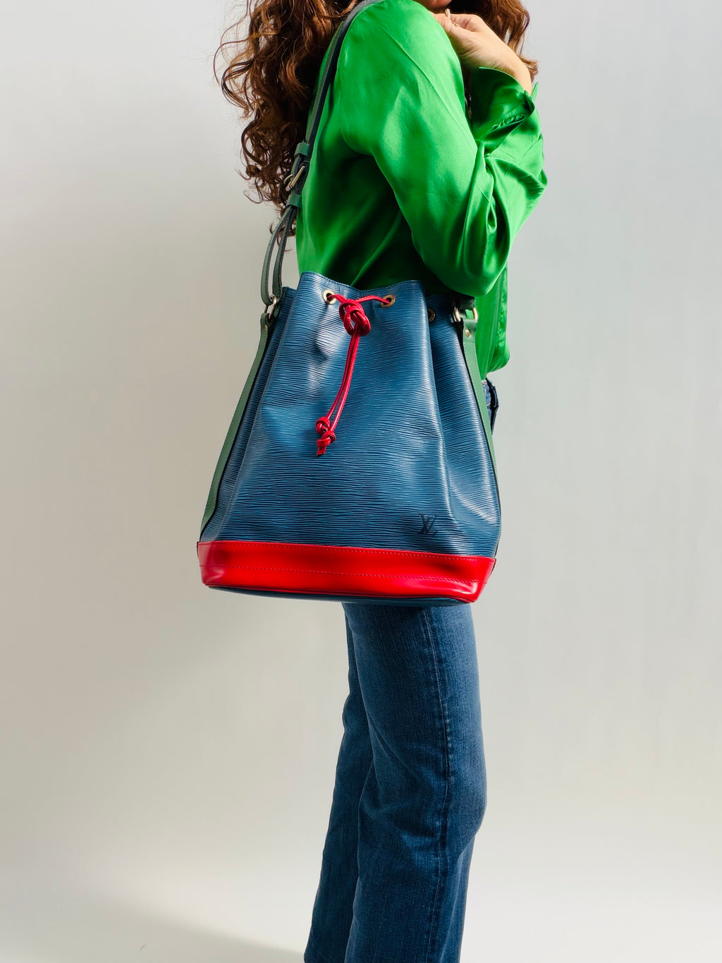 Louis Vuitton Noé Epi Leather Shoulder Bag Blue Multicolor
