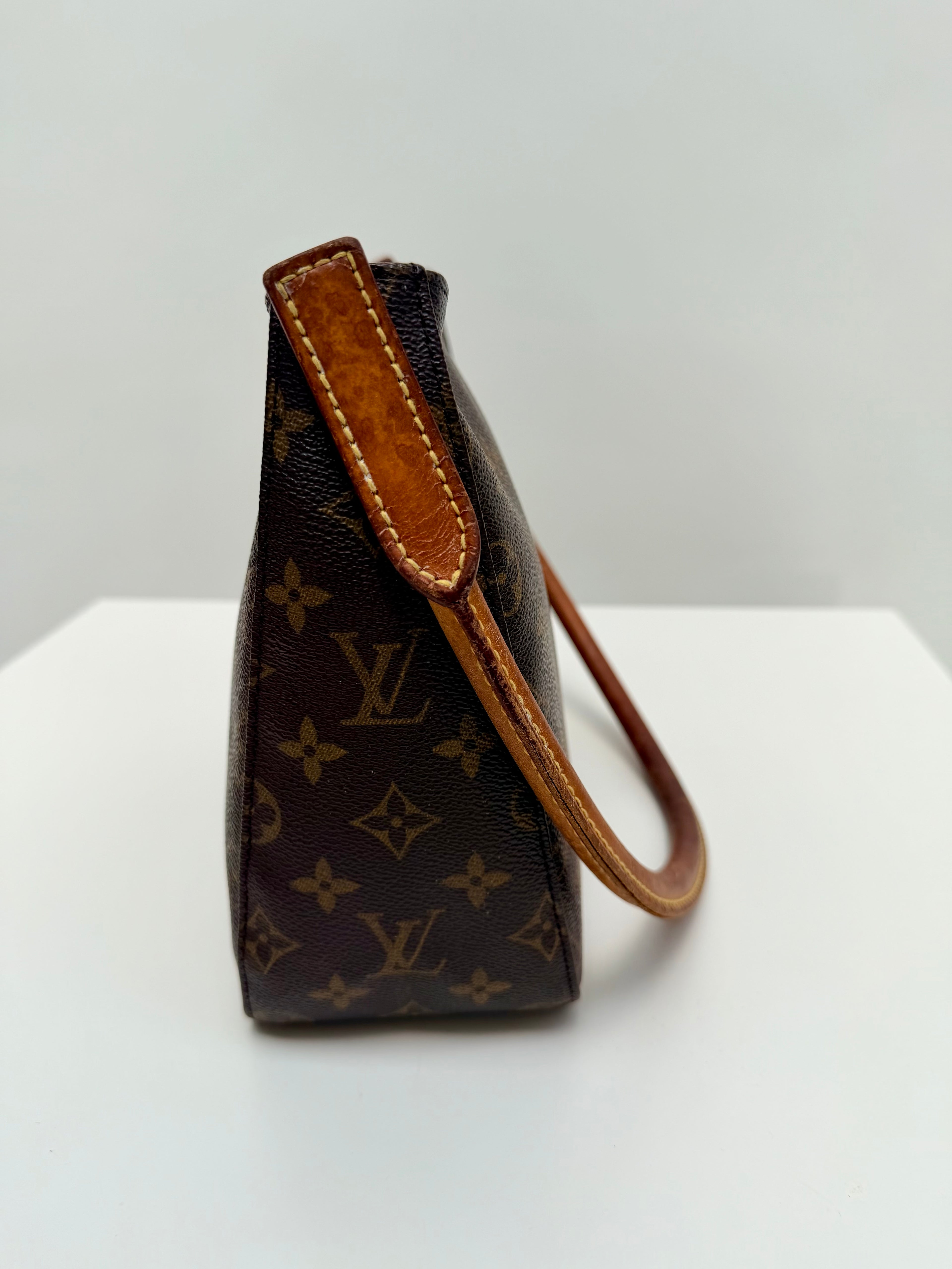 Louis Vuitton Looping MM Monogram Shoulder Bag