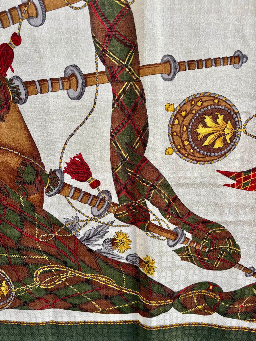 Gucci Luxury Oversized Wool Silk Scarf 135x135 Green Brown