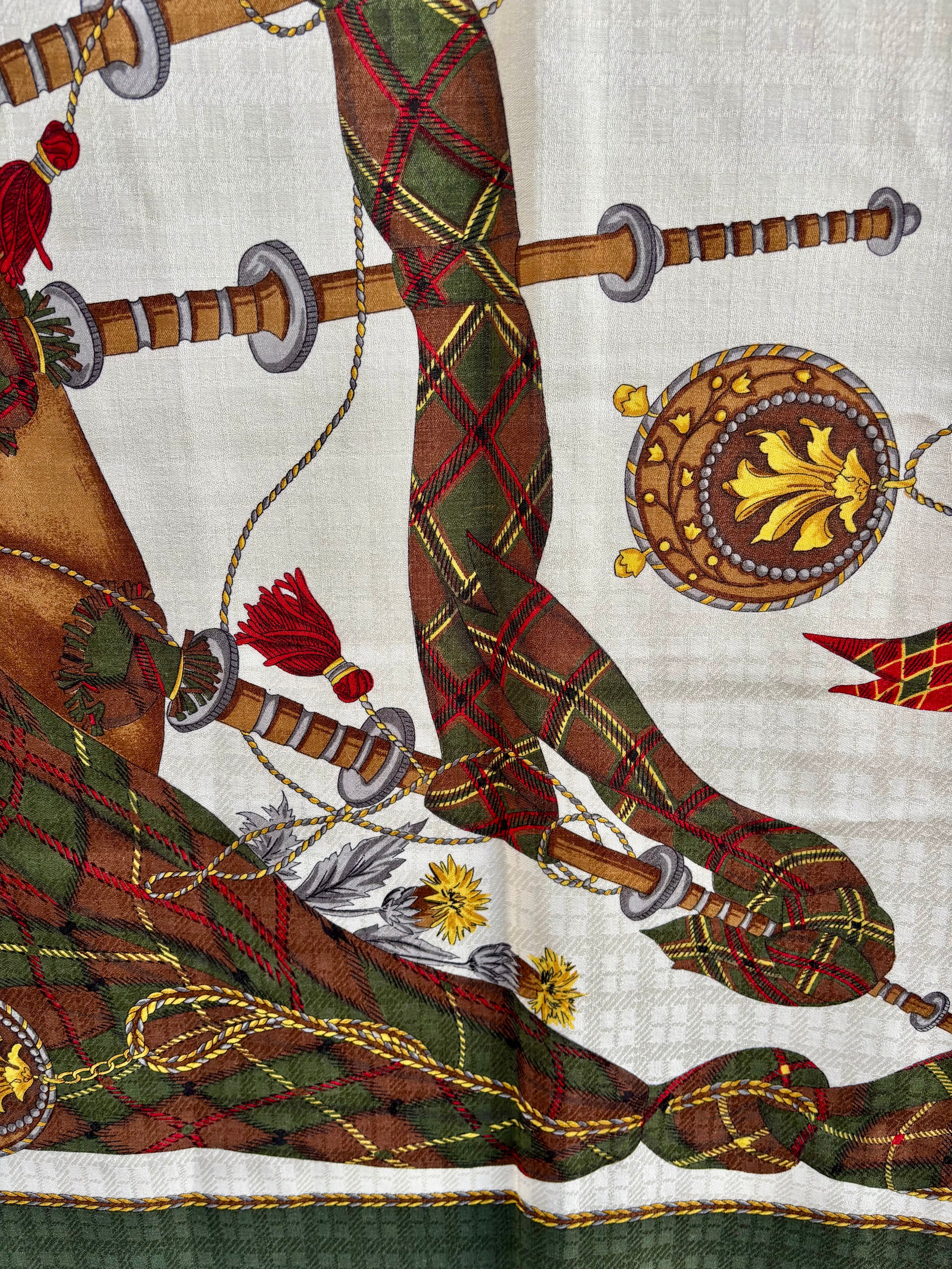 Gucci Luxury Oversized Wool Silk Scarf 135x135 Green Brown