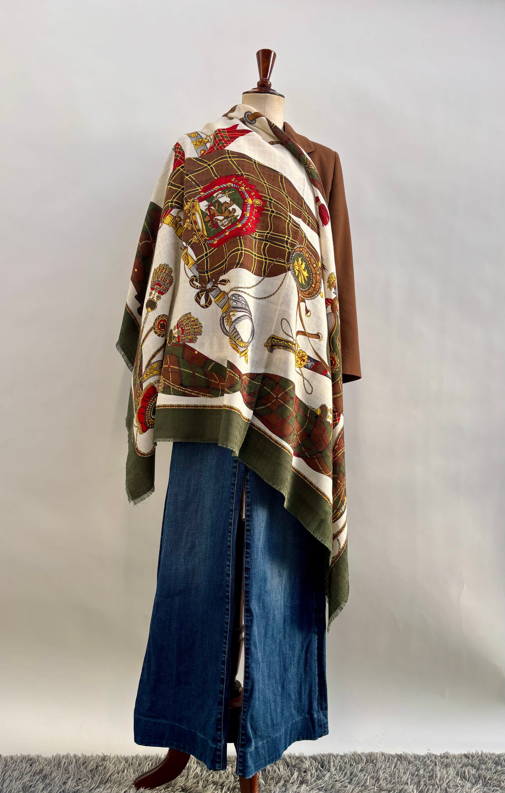 Gucci Luxury Oversized Wool Silk Scarf 135x135 Green Brown