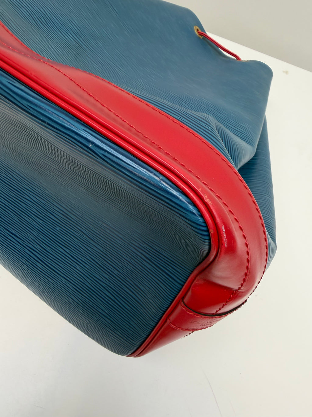 Louis Vuitton Noé Epi Leather Shoulder Bag Blue Multicolor