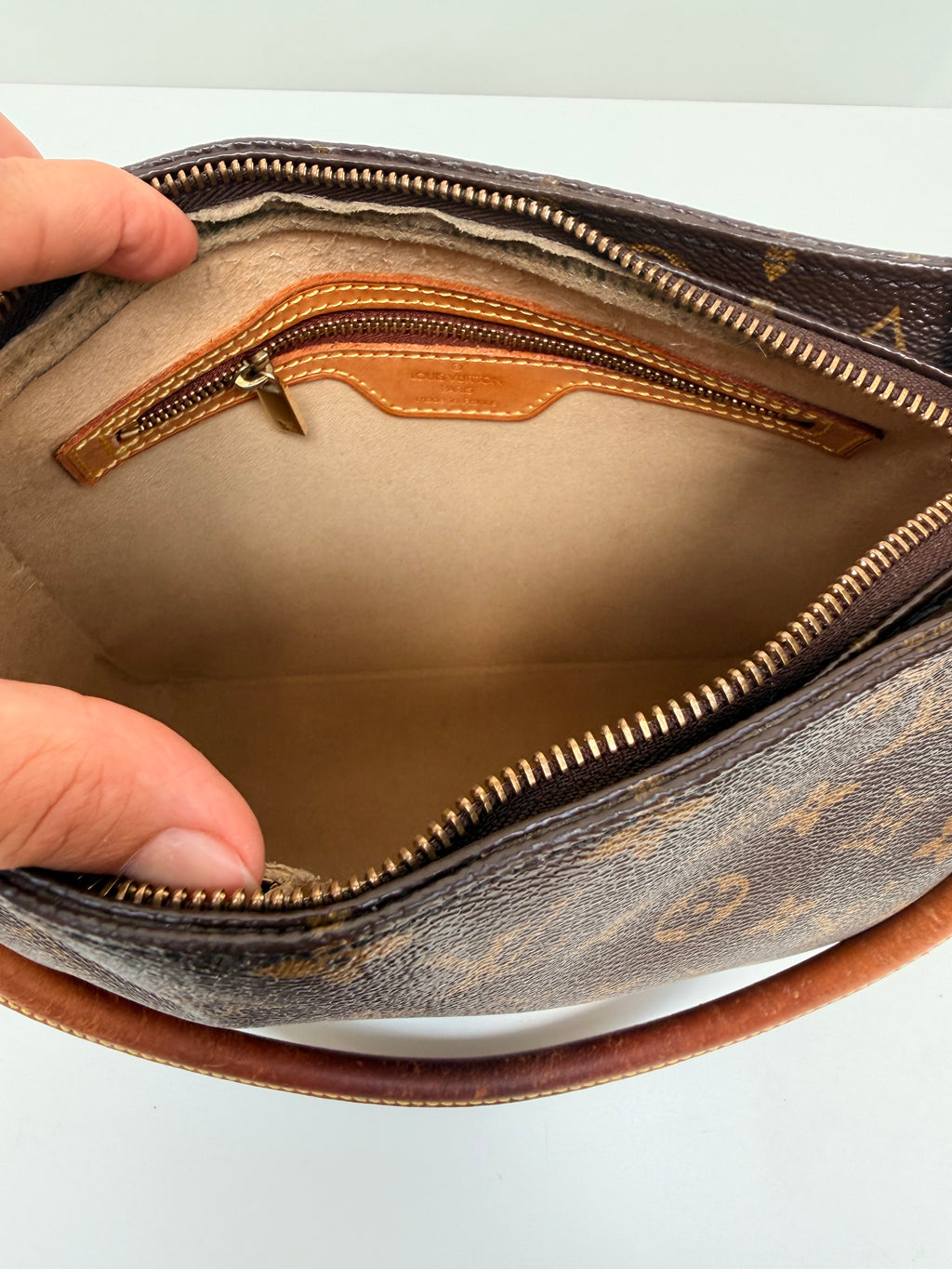 Louis Vuitton Looping MM Monogram Shoulder Bag