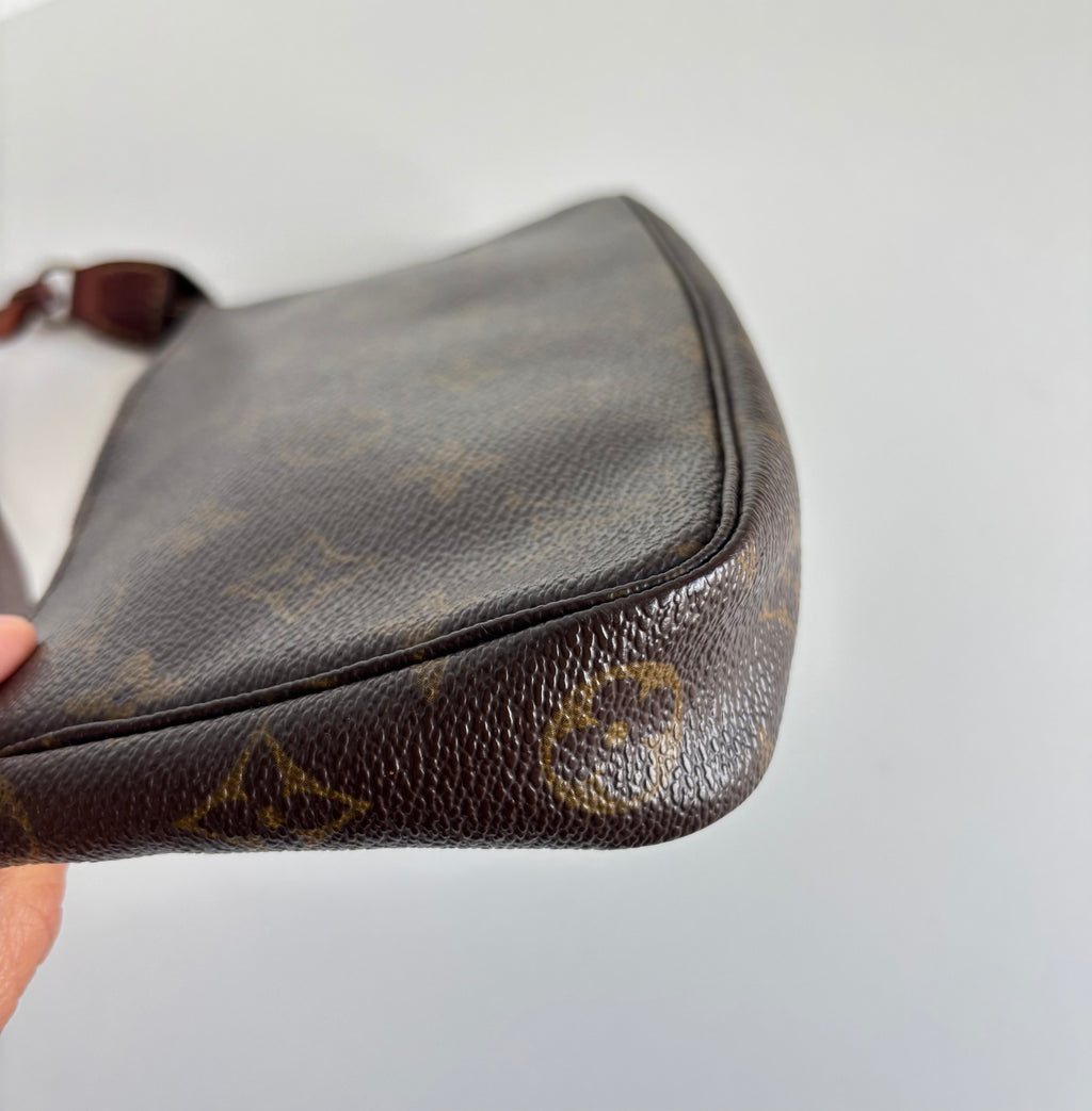 Louis Vuitton Pochette Accessoires Monogram Canvas Handbag