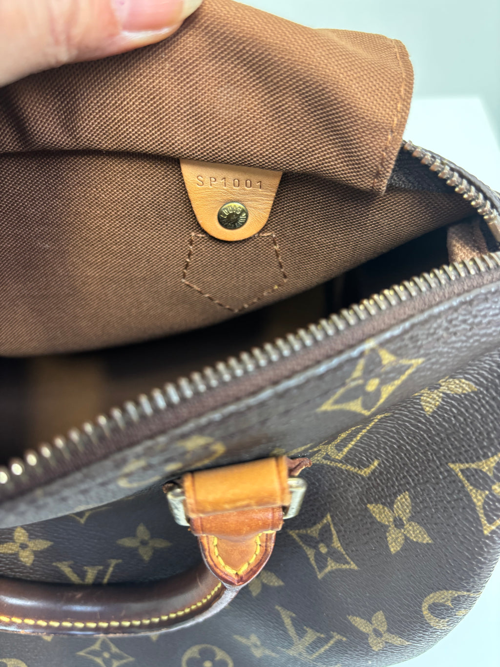 Louis Vuitton Speedy 25 Monogram 2001 Made in France Timeless Vintage Classic