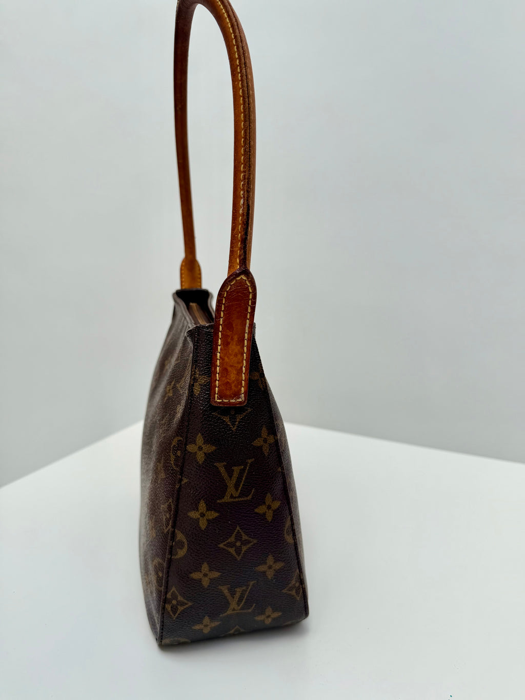 Louis Vuitton Looping MM Monogram Shoulder Bag