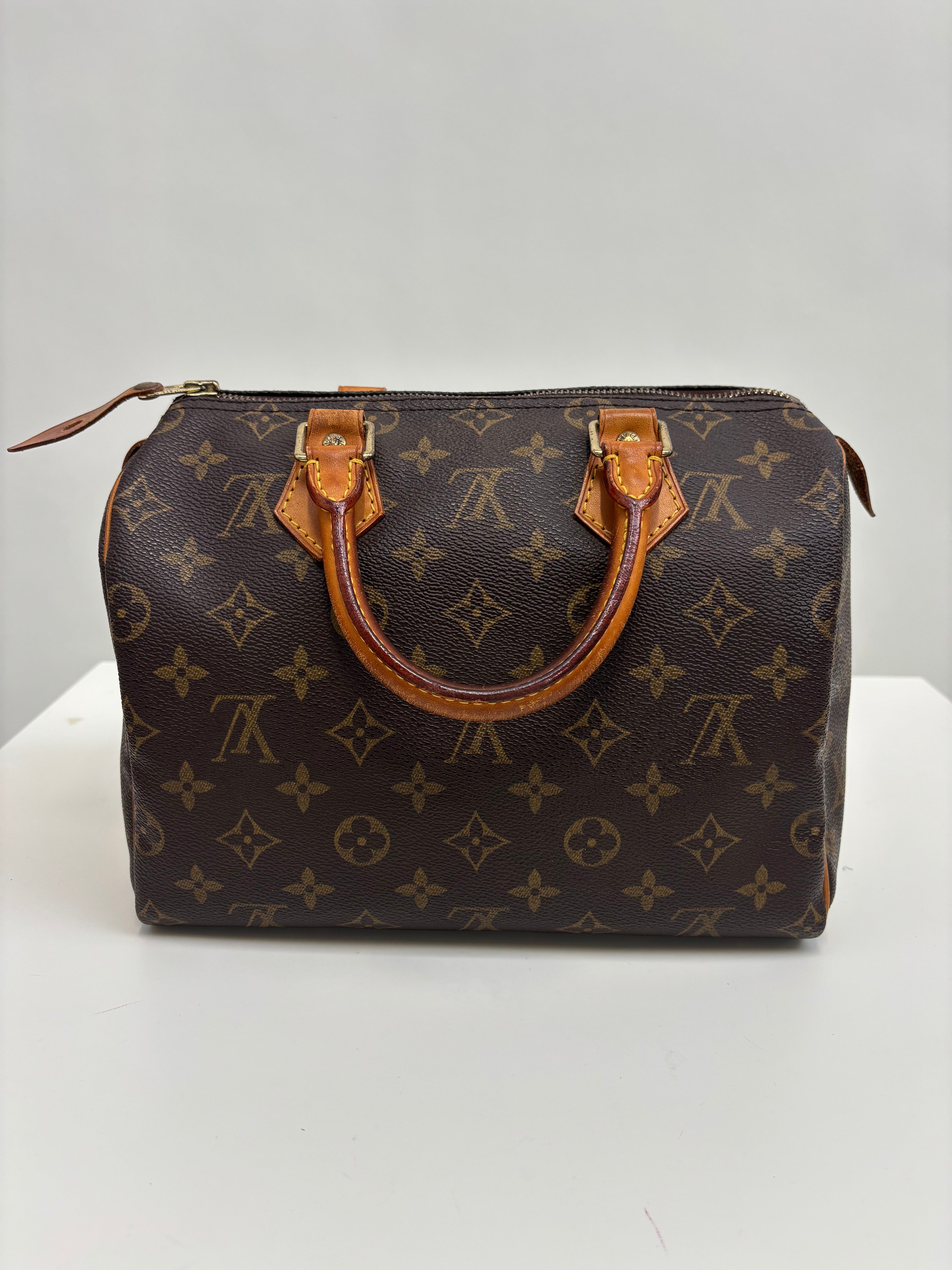Louis Vuitton Speedy 25 Monogram 2001 Made in France Timeless Vintage Classic