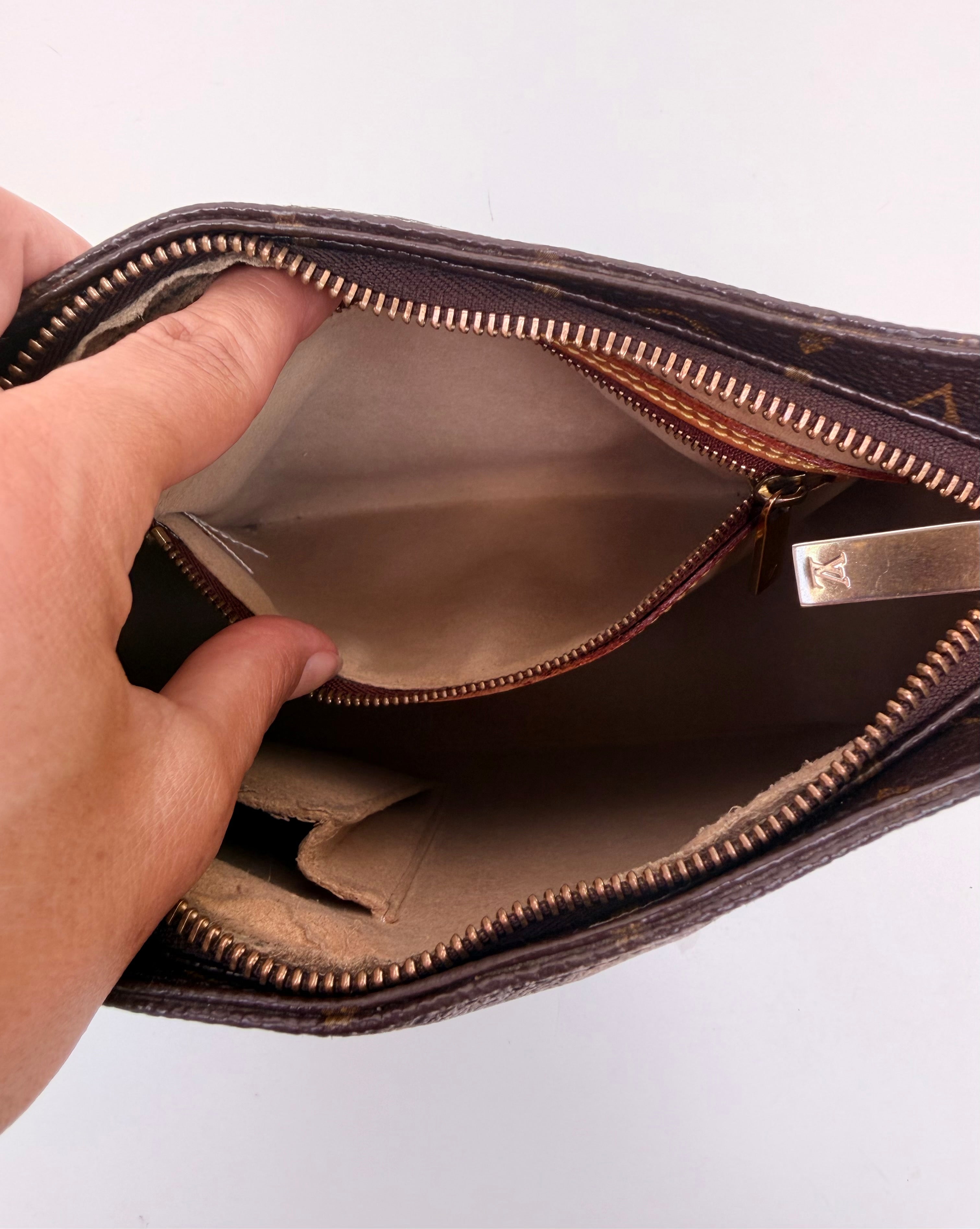 Louis Vuitton Looping MM Monogram Shoulder Bag
