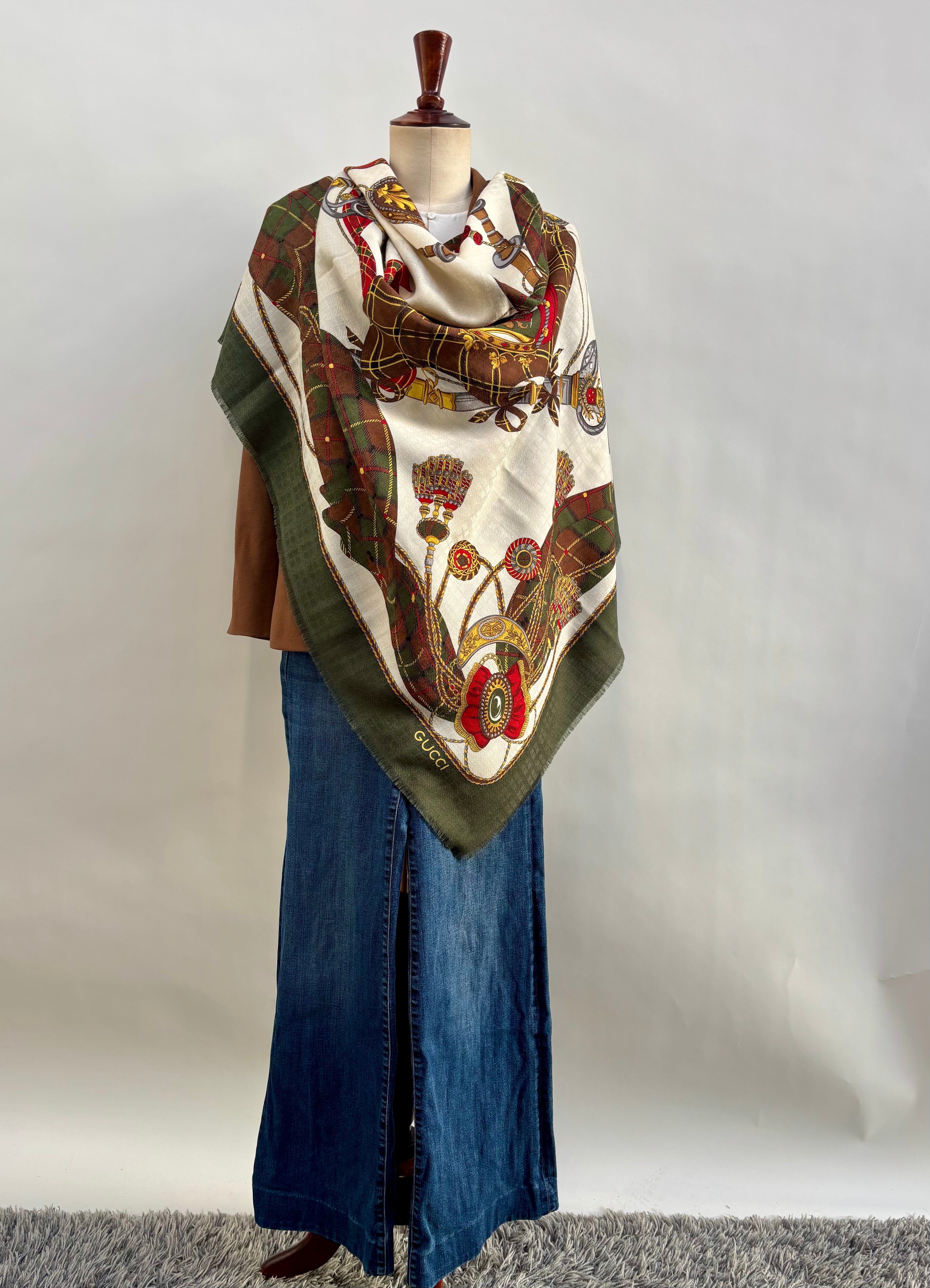 Gucci Luxury Oversized Wool Silk Scarf 135x135 Green Brown