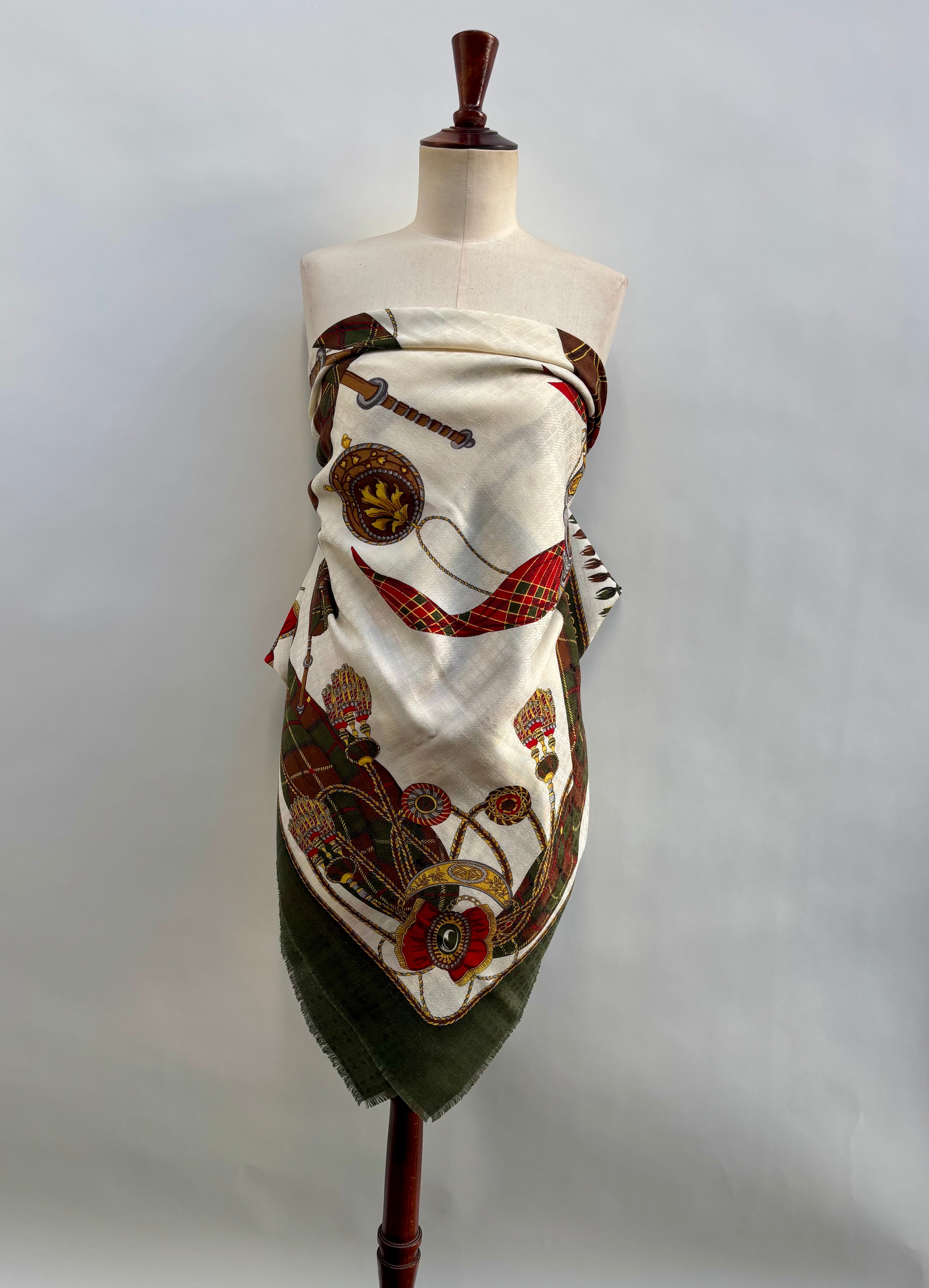 Gucci Luxury Oversized Wool Silk Scarf 135x135 Green Brown