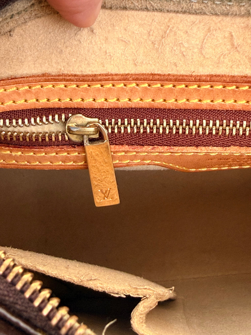 Louis Vuitton Looping MM Monogram Shoulder Bag