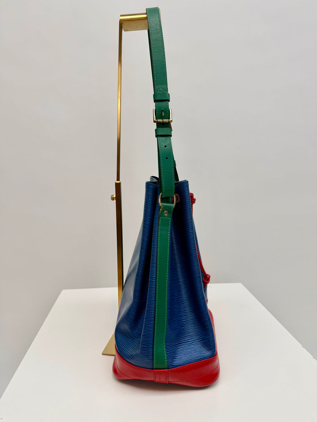 Louis Vuitton Noé Epi Leather Shoulder Bag Blue Multicolor