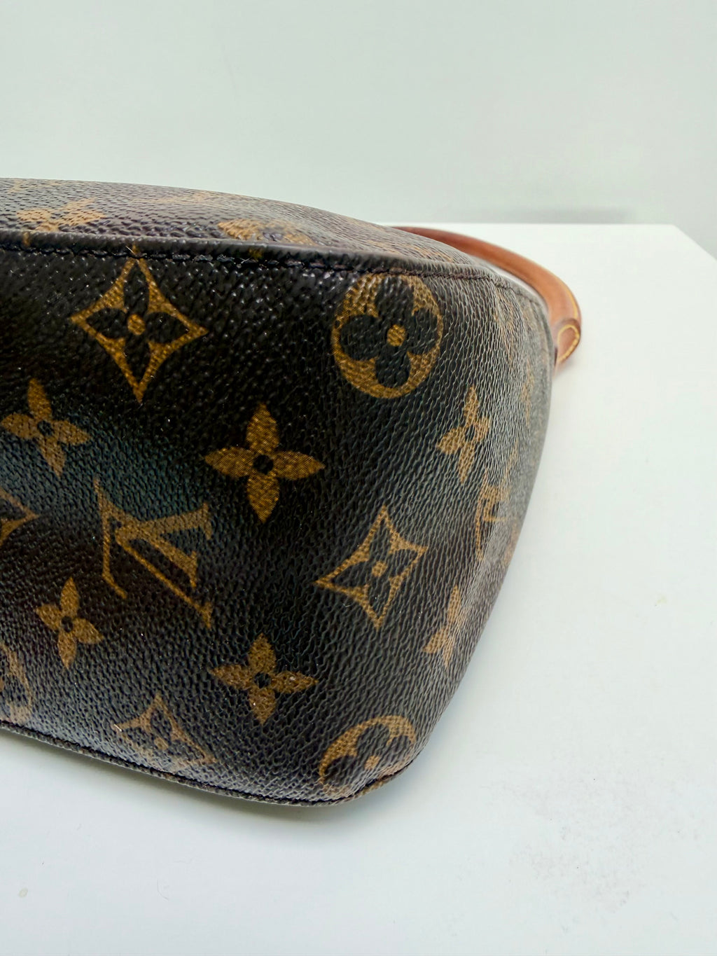 Louis Vuitton Looping MM Monogram Shoulder Bag