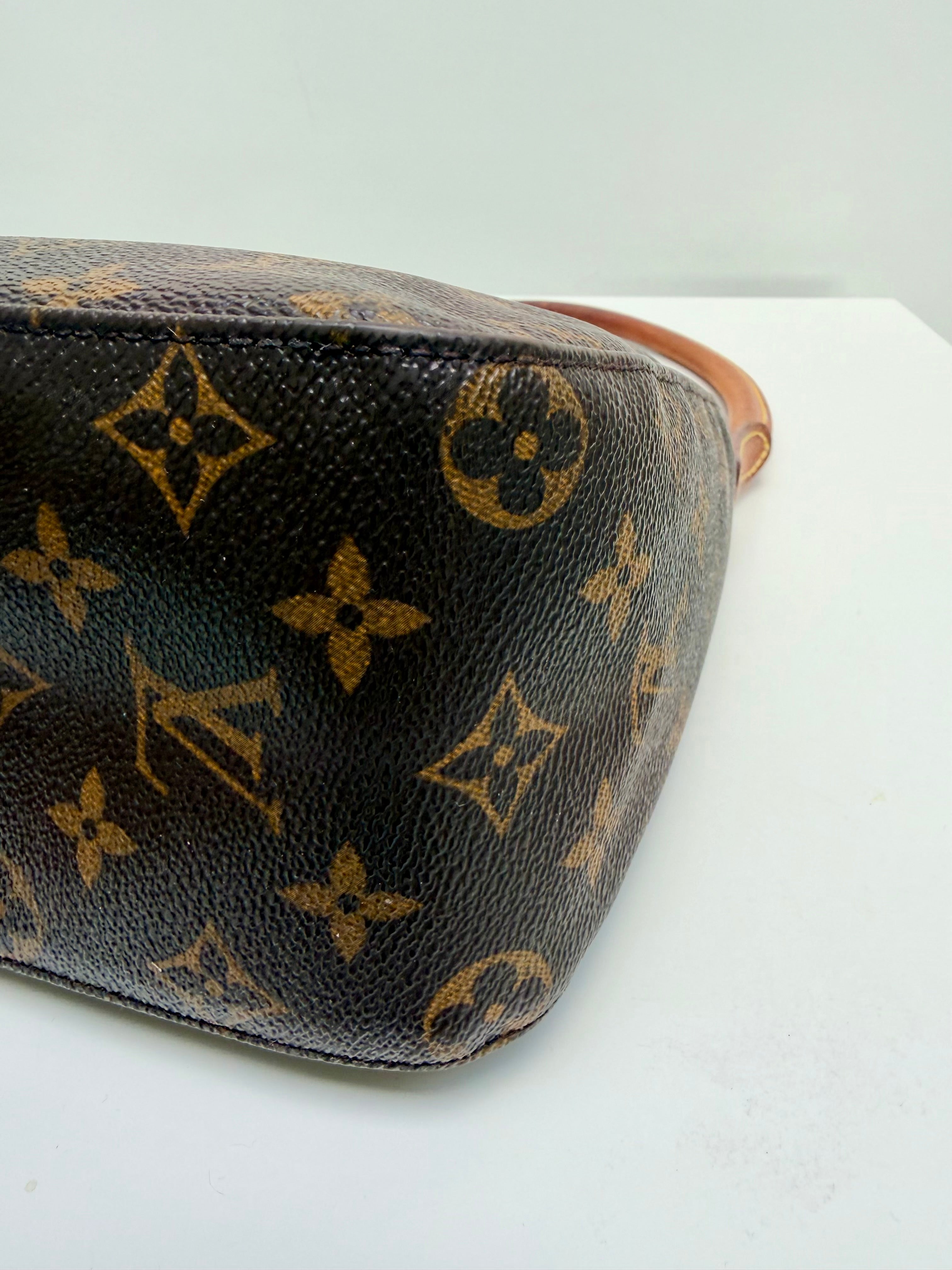 Louis Vuitton Looping MM Monogram Shoulder Bag